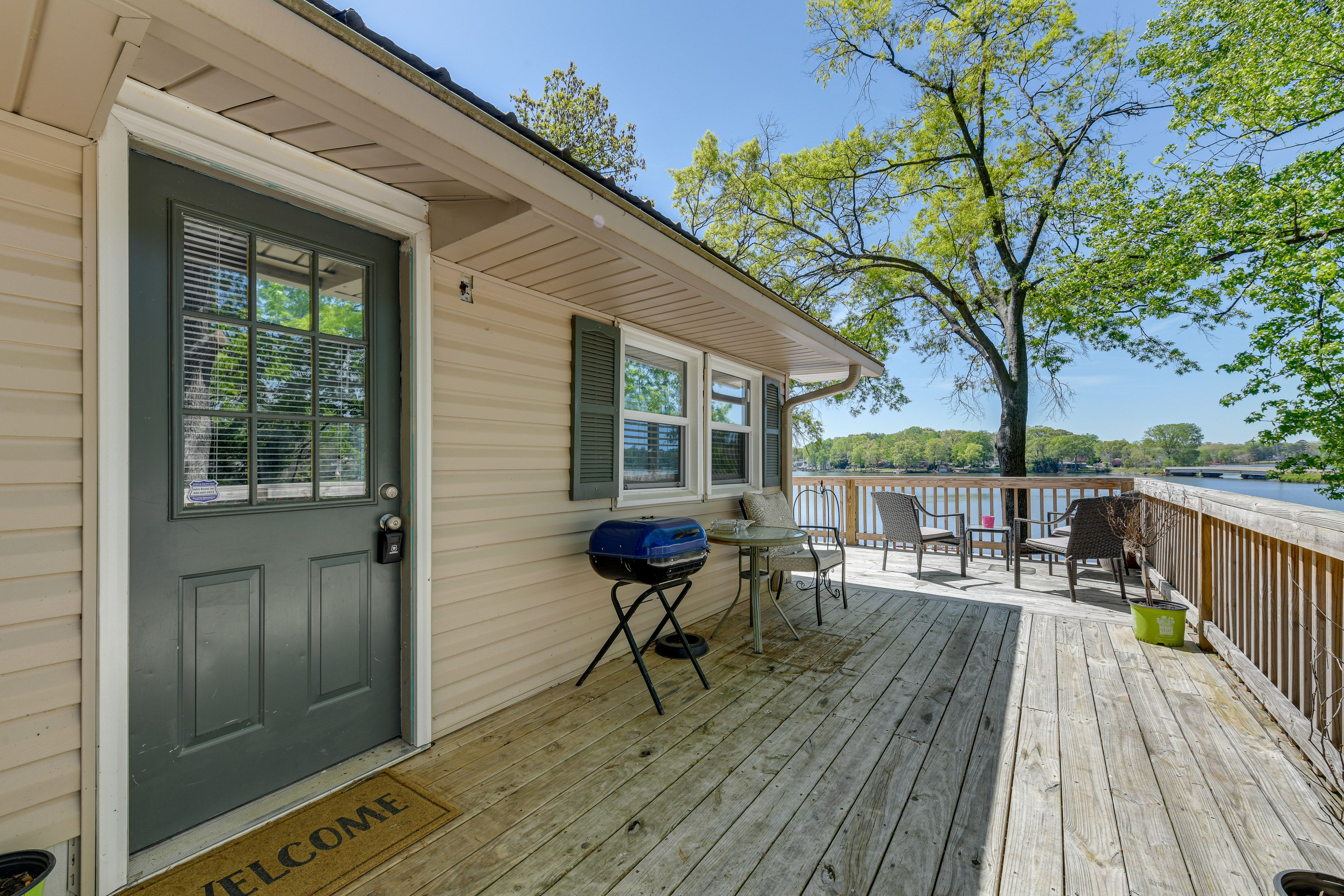 Upper Wraparound Deck | Charcoal Grill