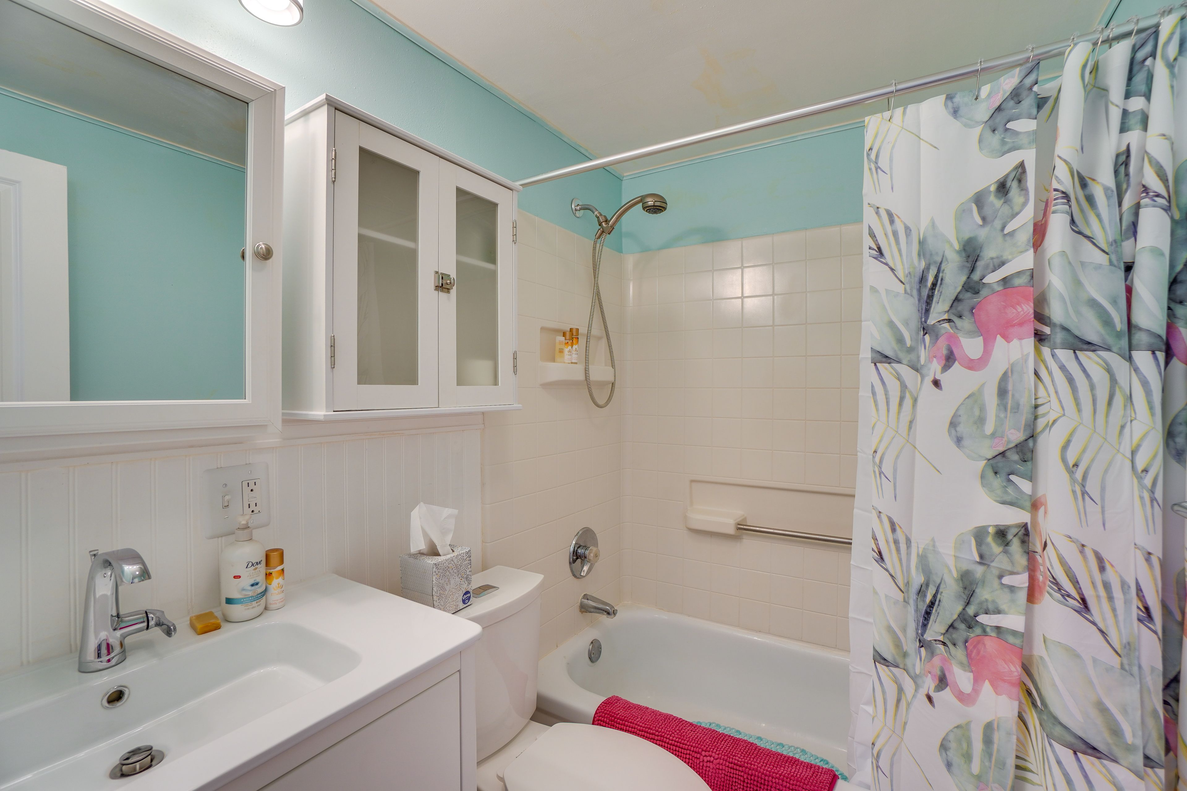 Full Bathroom | Complimentary Toiletries | Hair Dryer | Towels Provided