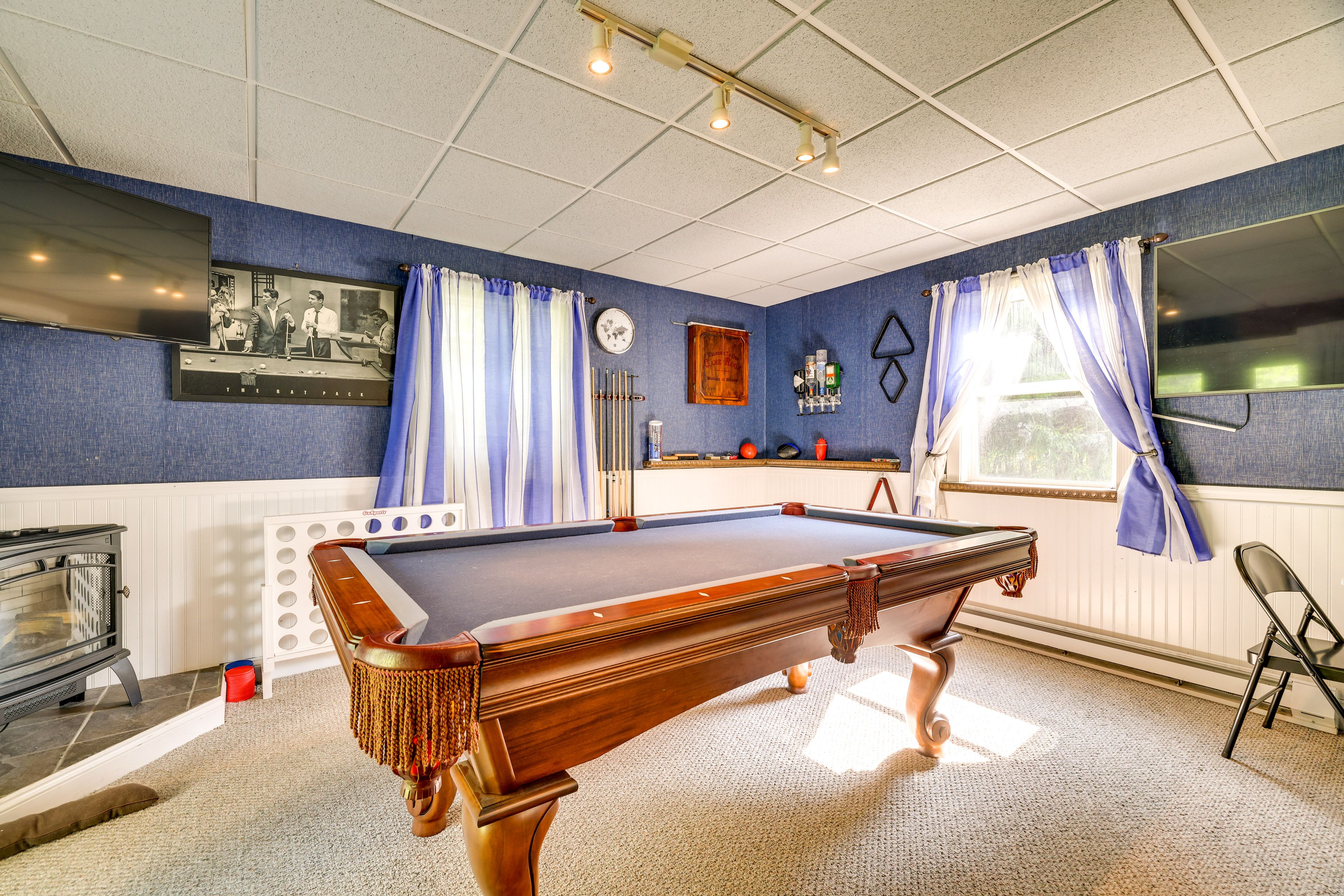 Game Room | 1st Floor | Pool Table | 2 Smart TVs | Board Games