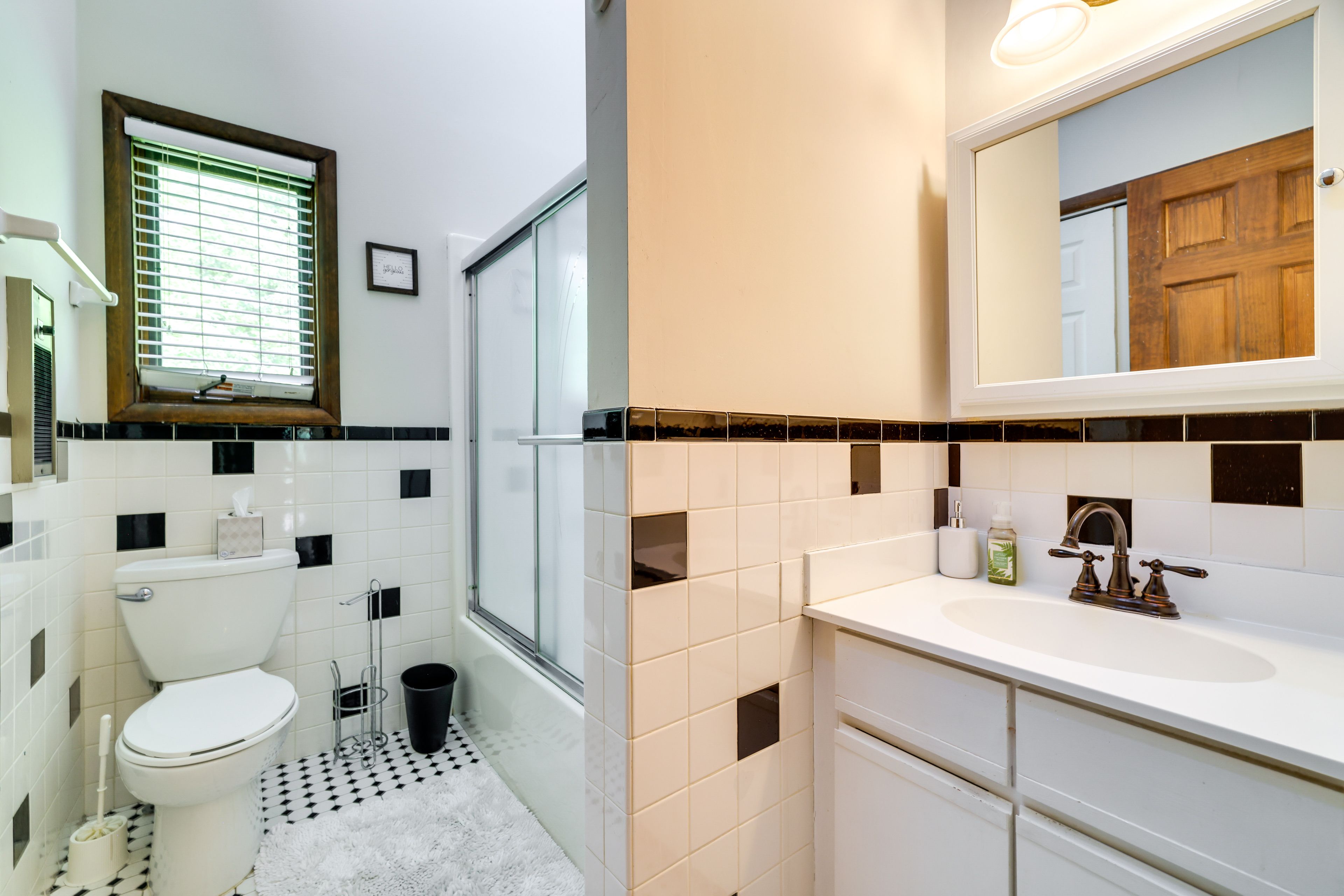 Full Bathroom | 2nd Floor | Towels Provided | Hair Dryer