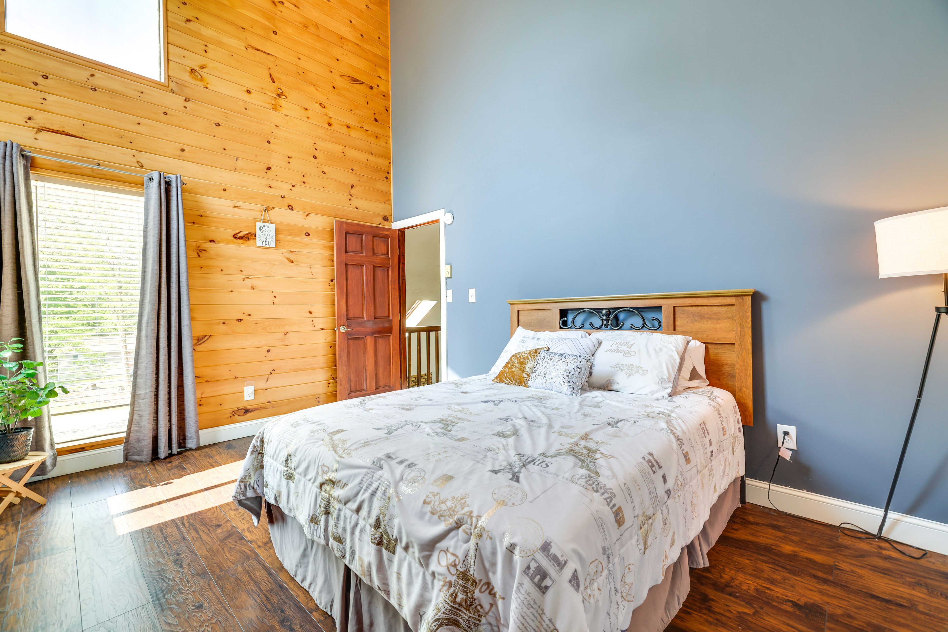 Bedroom 2 | 2nd Floor | Queen Bed | Smart TV