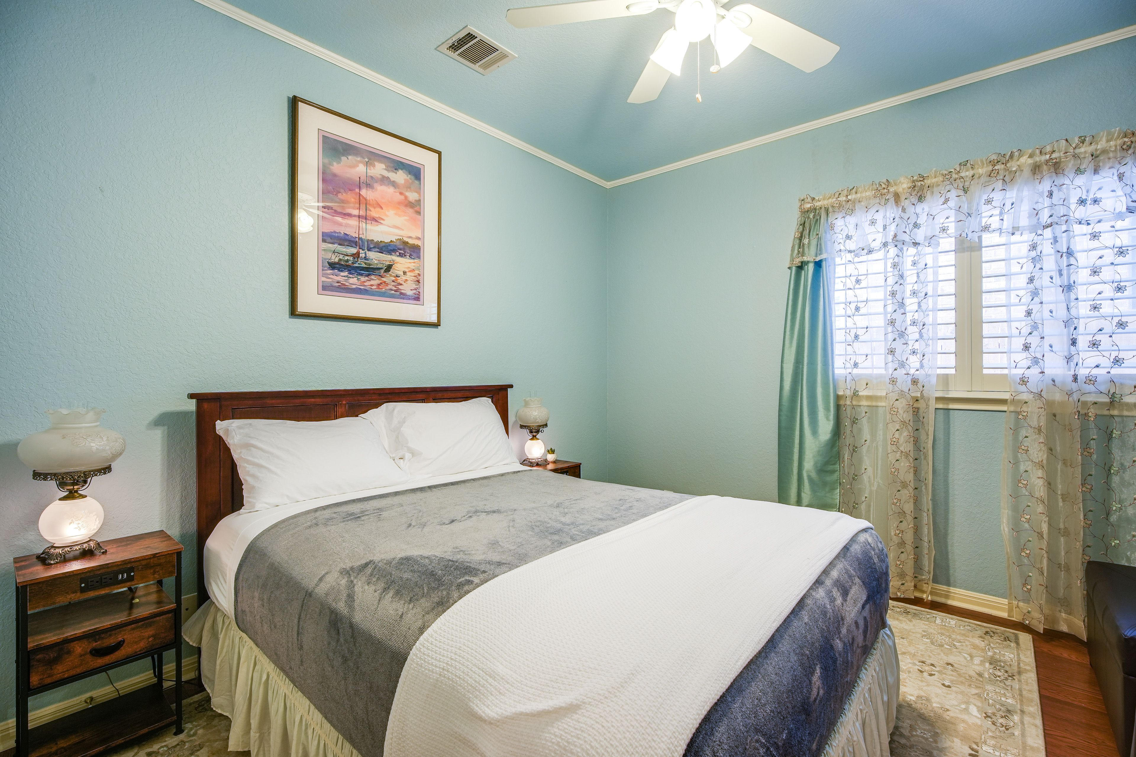 Bedroom 3 | Queen Bed