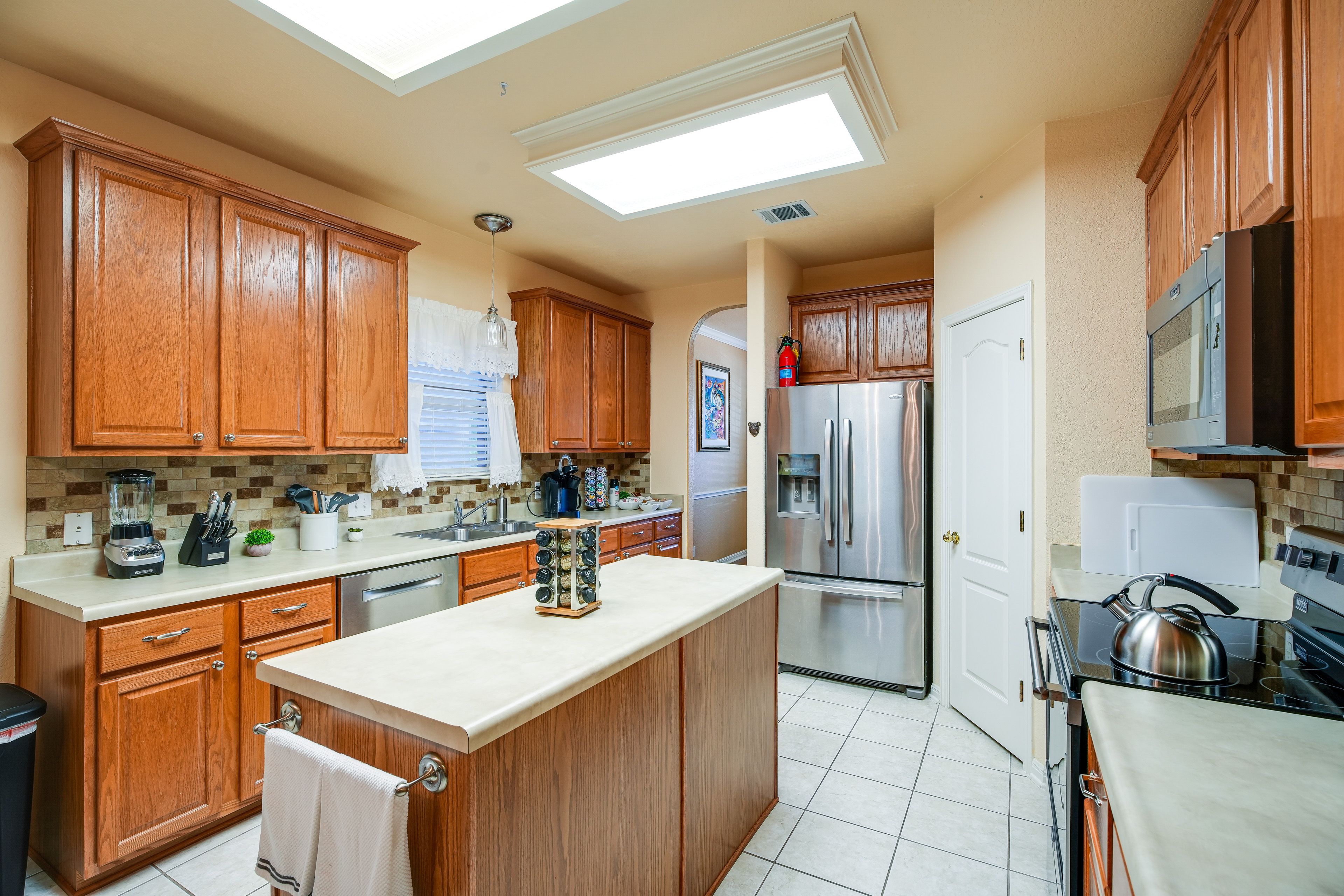 Kitchen | Keurig | French Press | Complimentary Coffee | Blender | Toaster