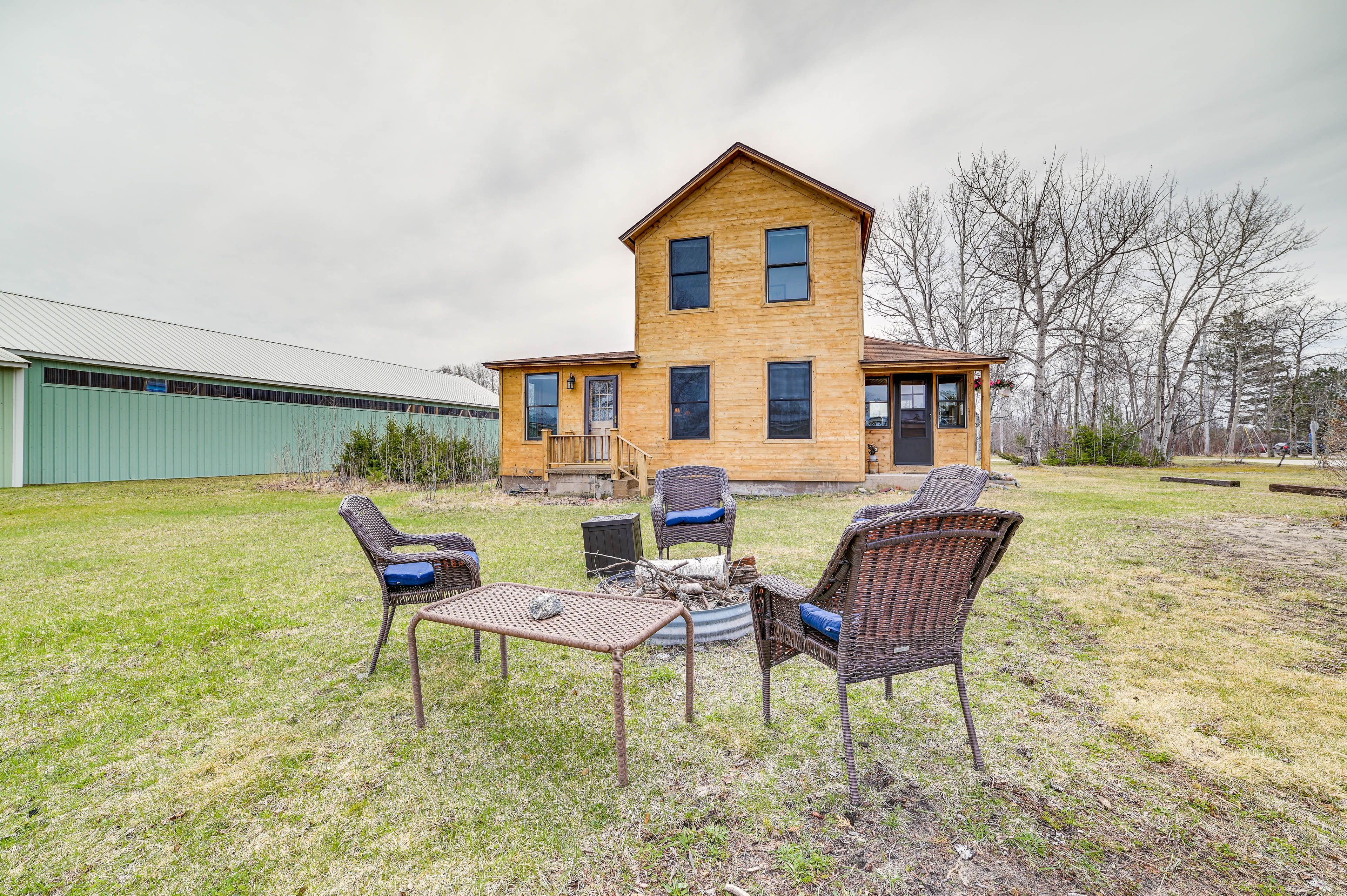Private Fire Pit (Wood Provided)