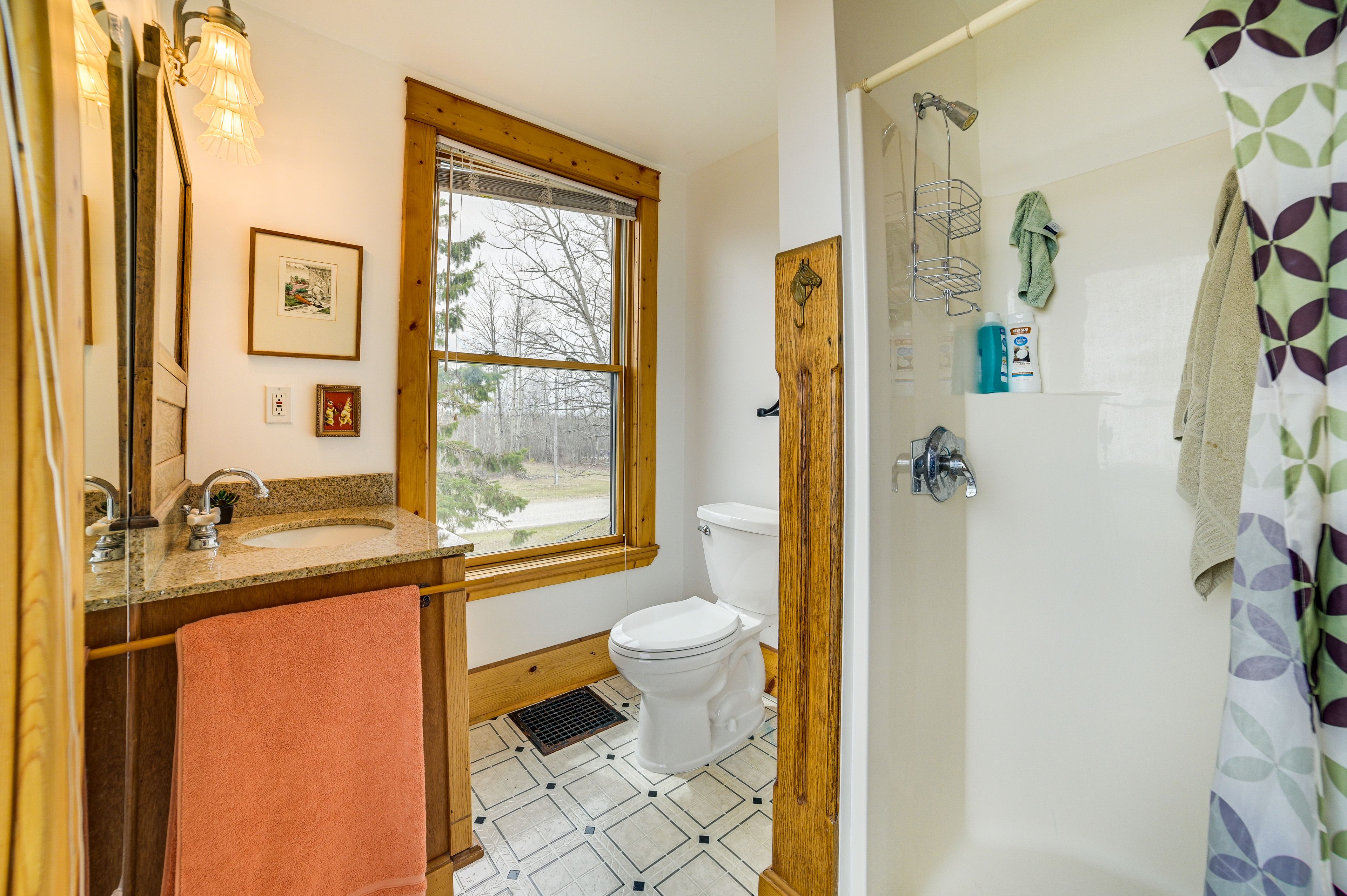 Full Bathroom | 2nd Floor | Complimentary Toiletries | Hair Dryer