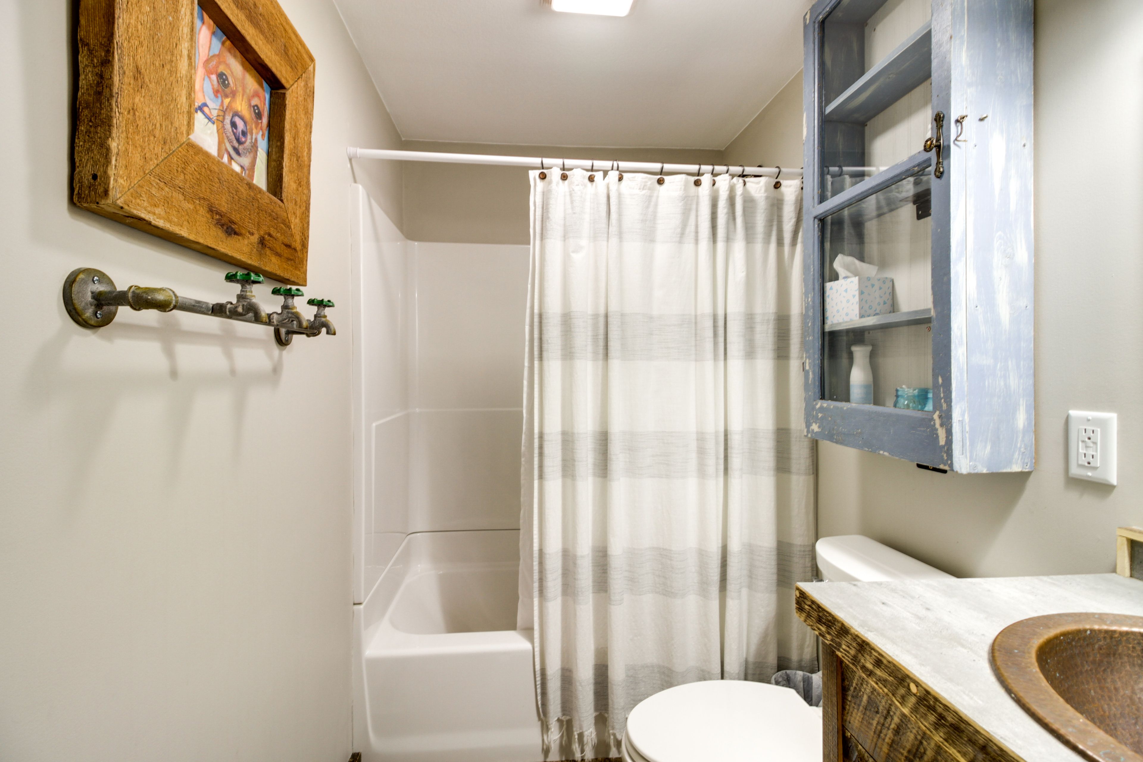 Full Bathroom | Complimentary Toiletries