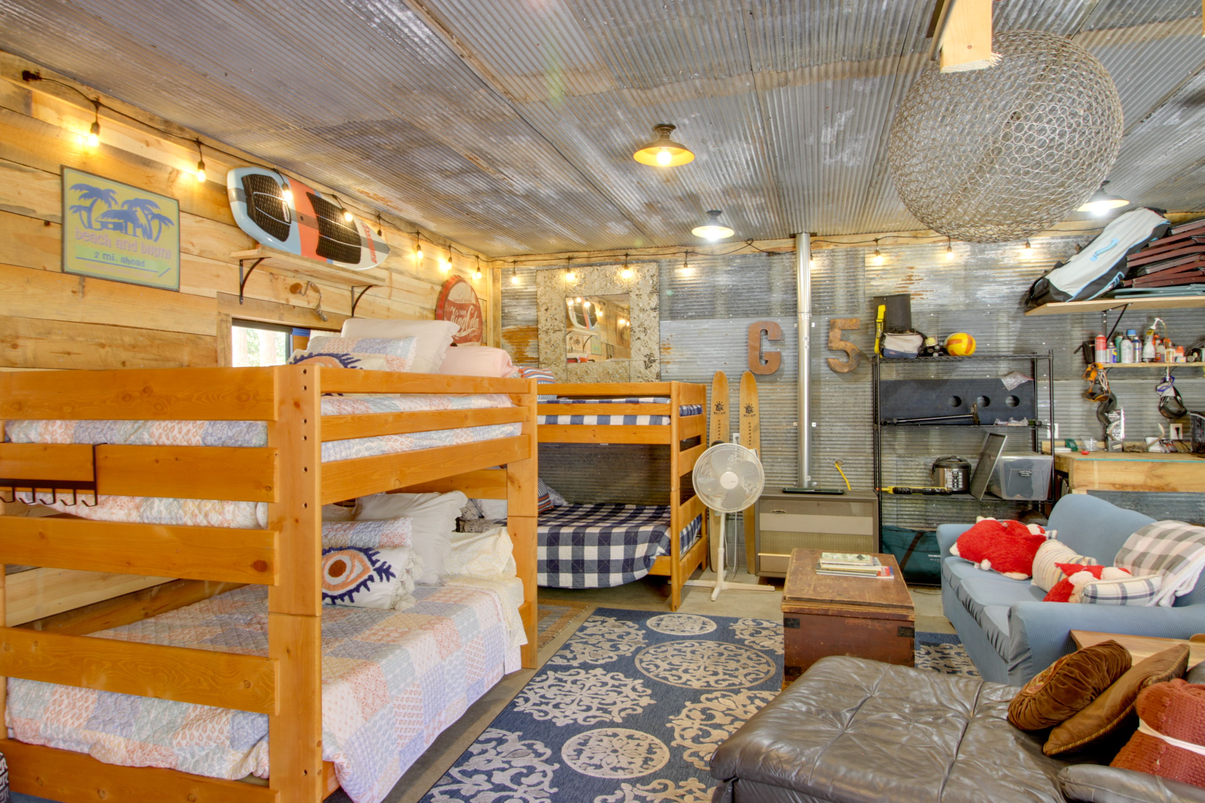 Garage/Game Room | 2 Full Bunk Beds