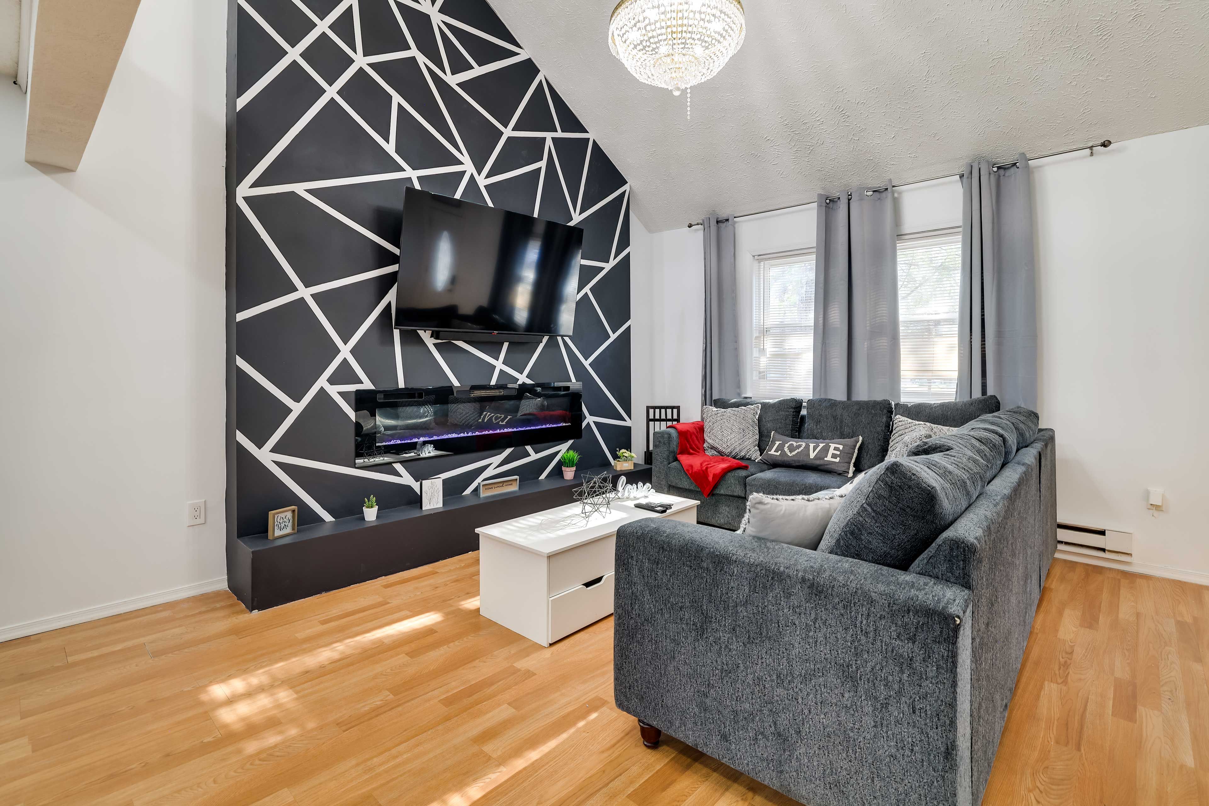 Living Room | Central Heating | 5 Window A/C Units