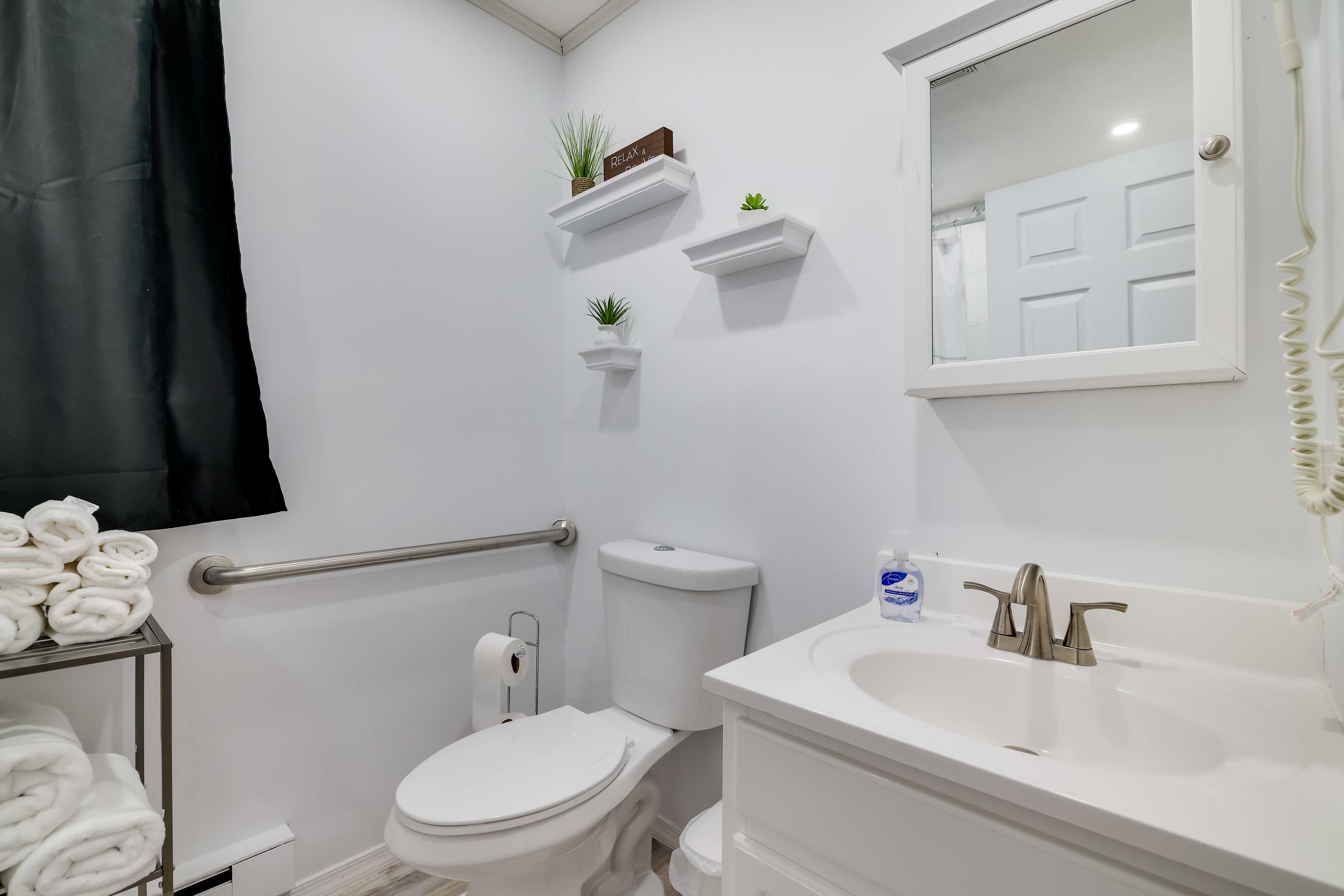En-Suite Bathroom | Towels Provided