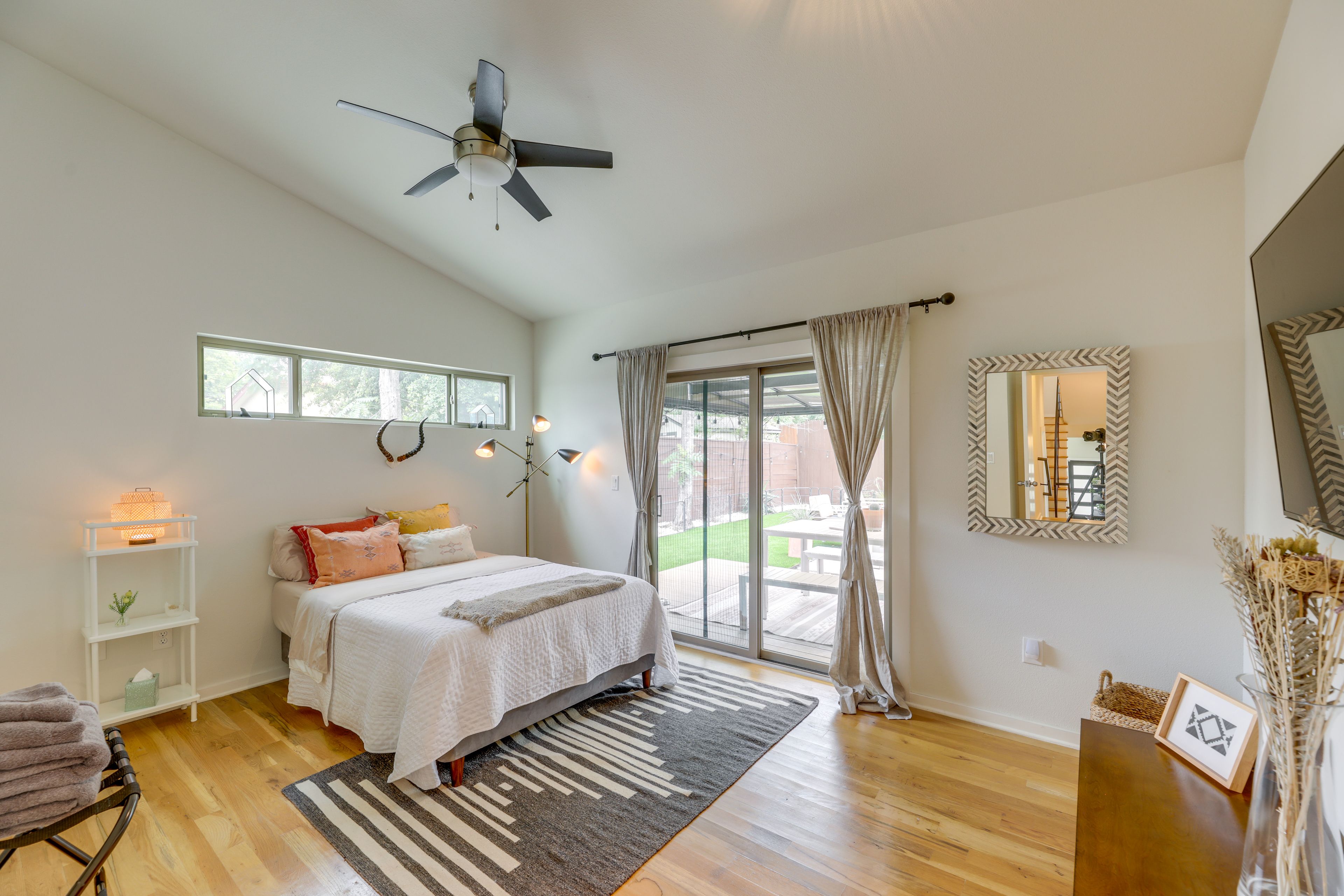 Bedroom 2 | Queen Bed