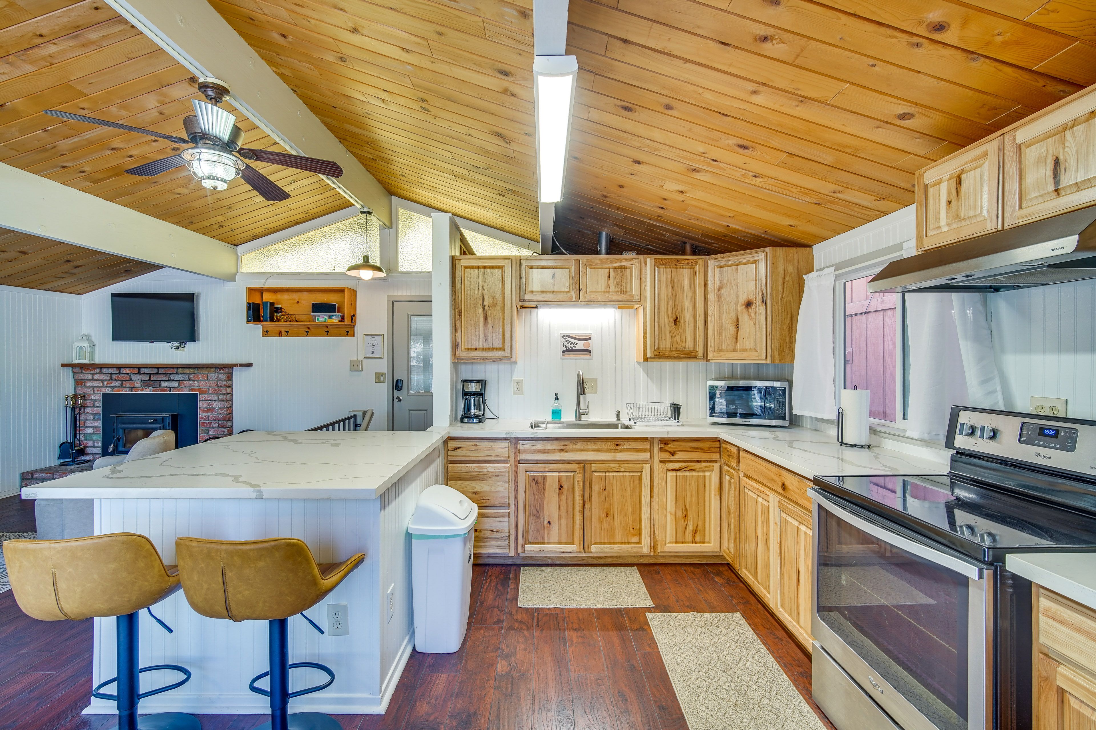 Kitchen | Cooking Basics | Coffee Maker | Trash Bags & Paper Towels Provided