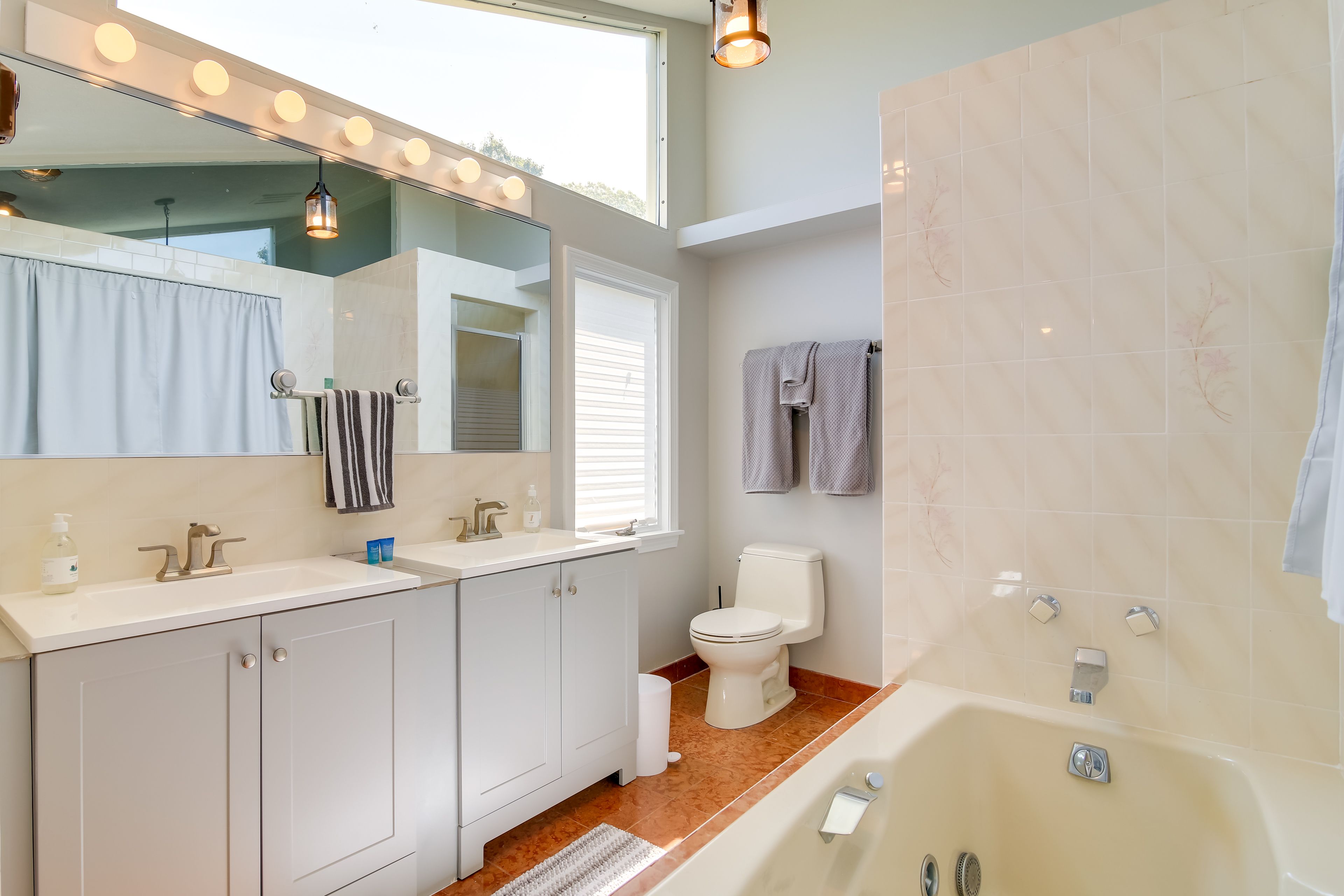 En-Suite Bathroom | Access via Bedroom 1 | Complimentary Toiletries