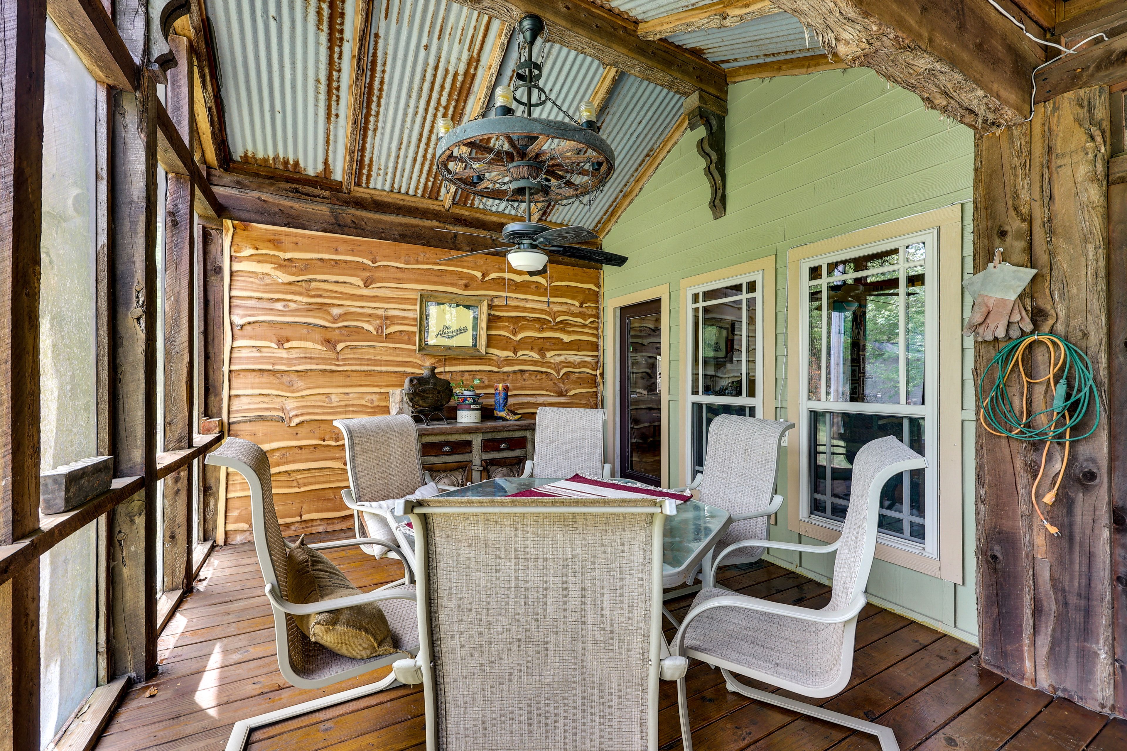 Screened-In Porch