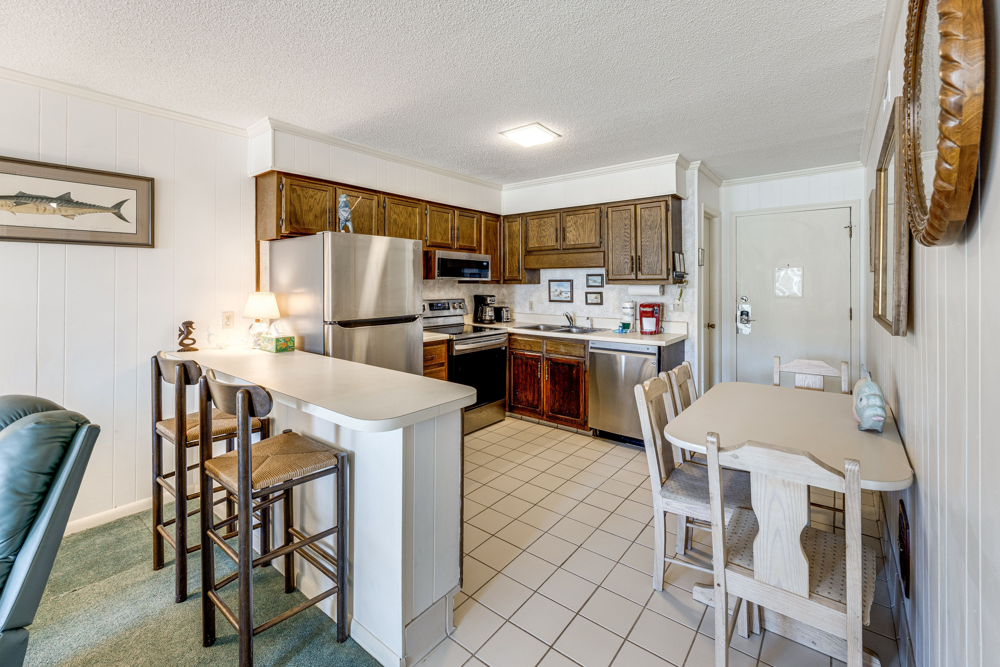 Kitchen & Dining Area