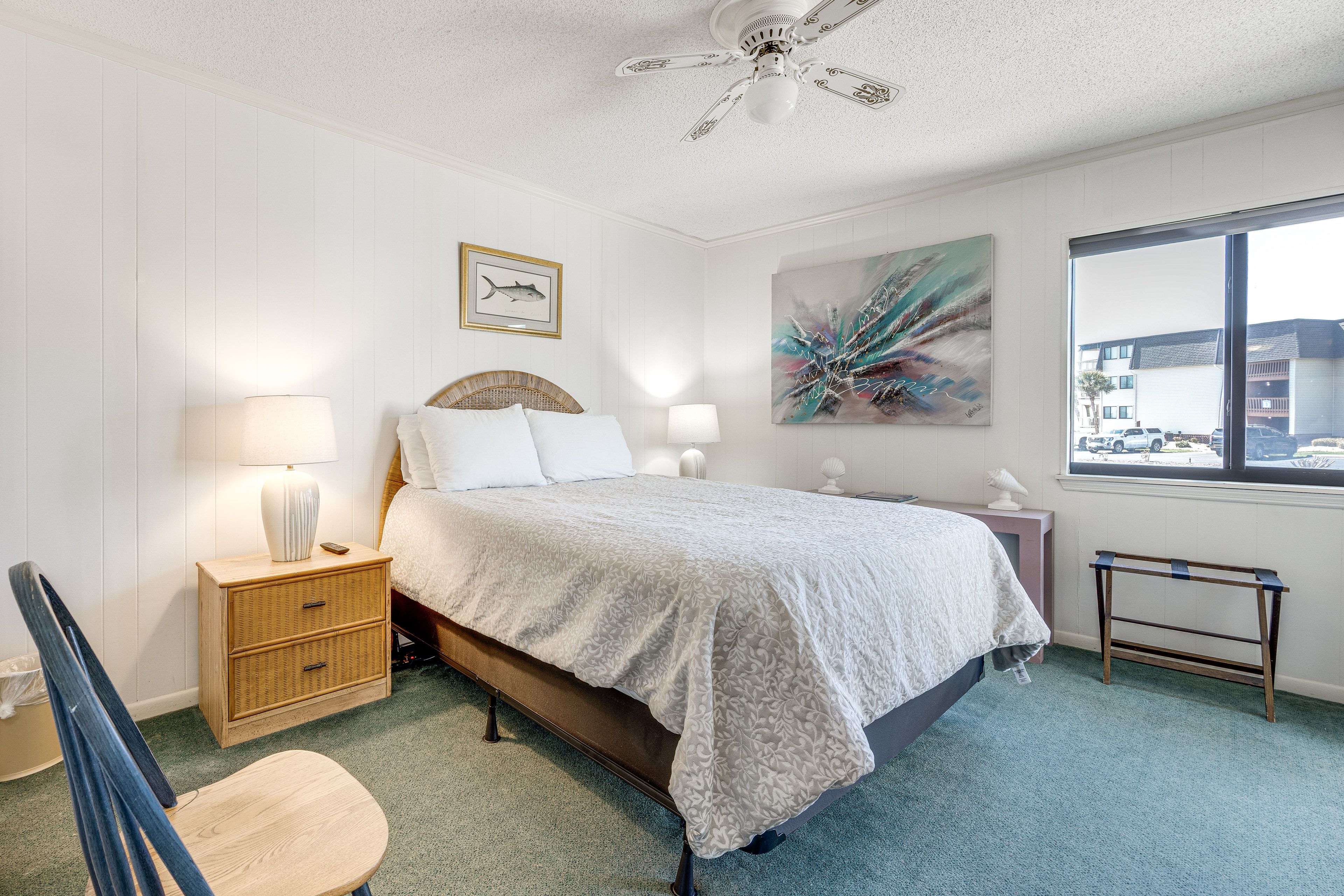 Bedroom 1 | Queen Bed