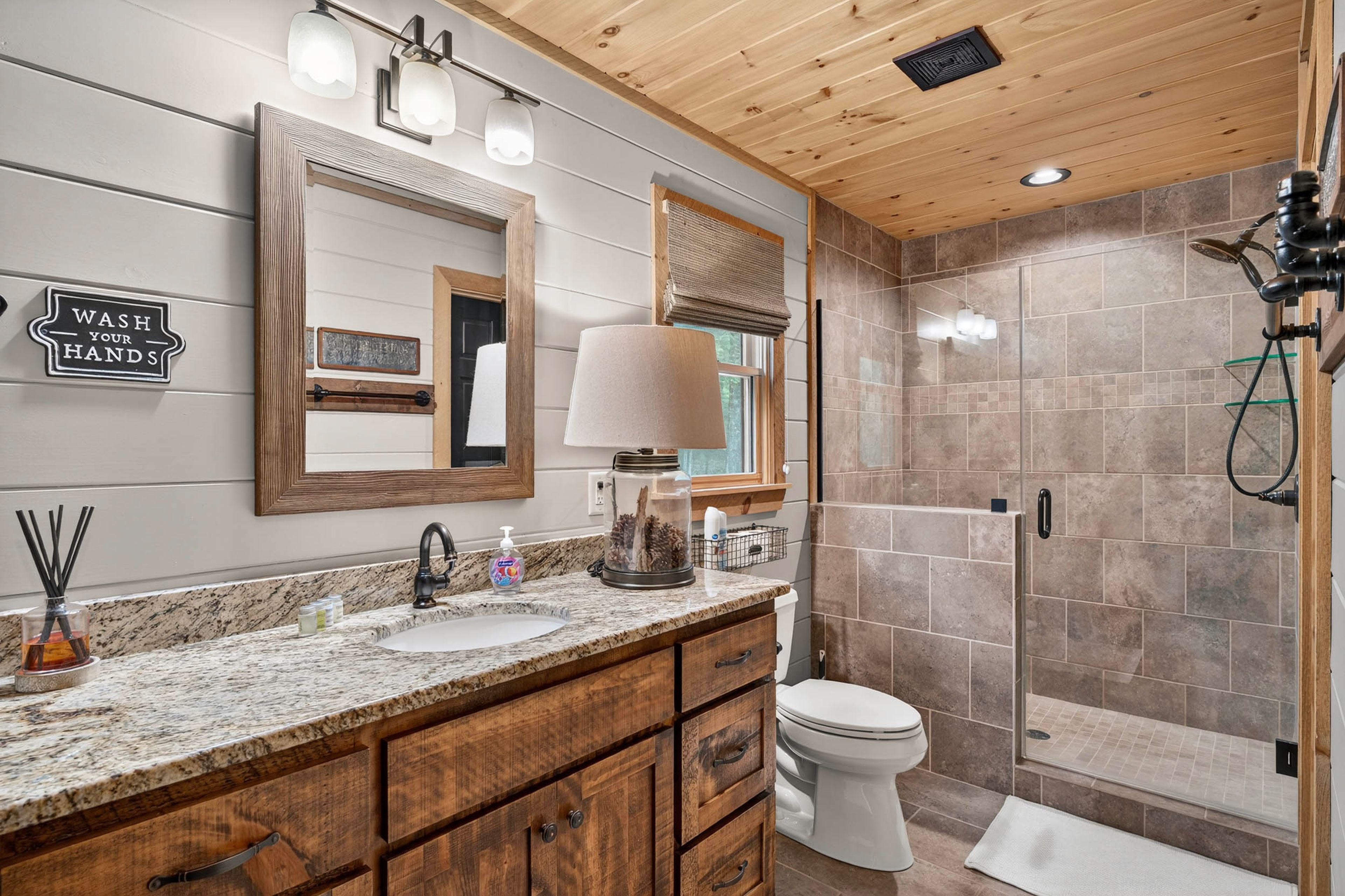 En-Suite Bathroom | Towels Provided