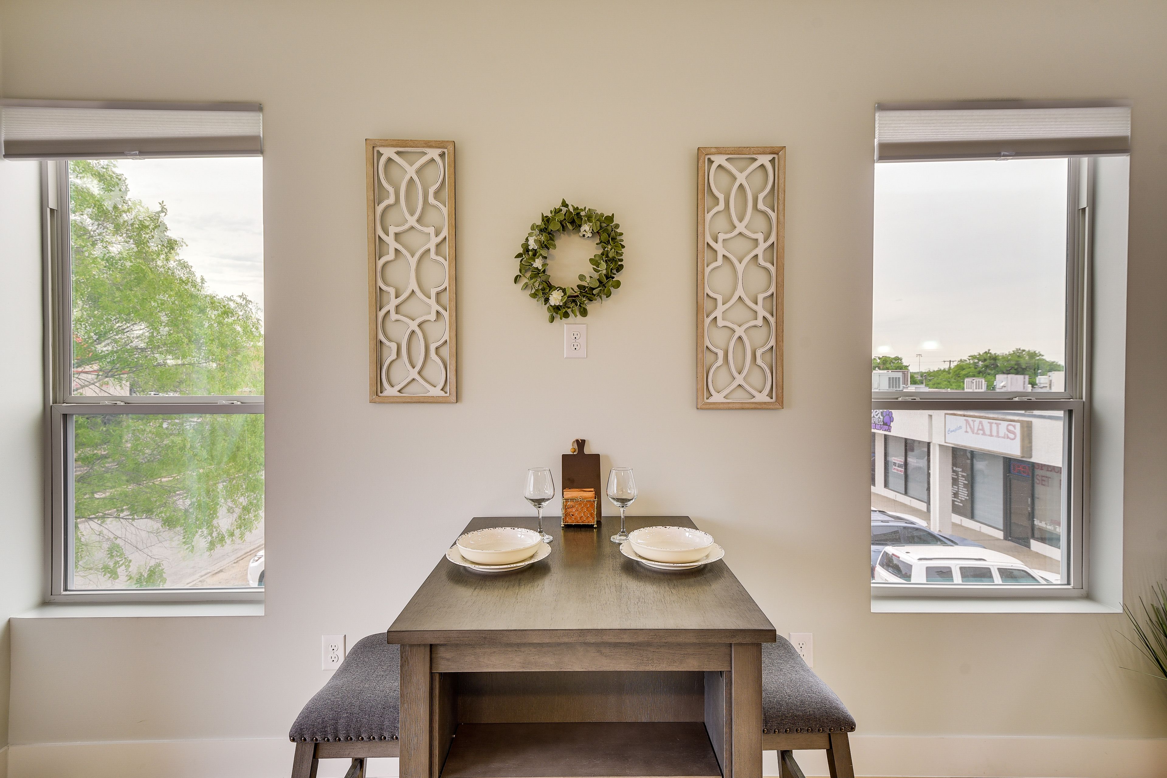 Dining Area | Dishware & Flatware Provided