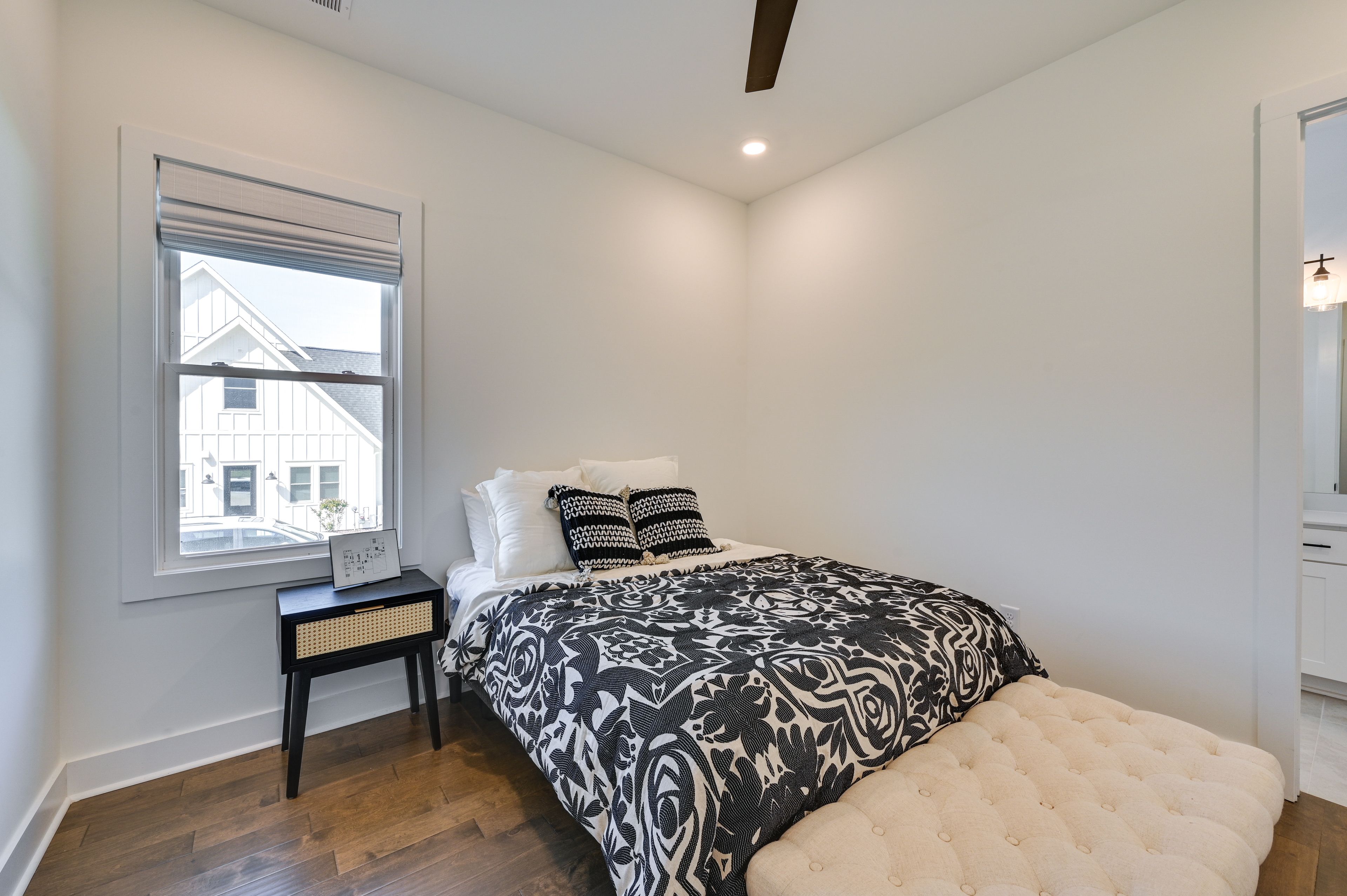 Bedroom 2 | Queen Bed