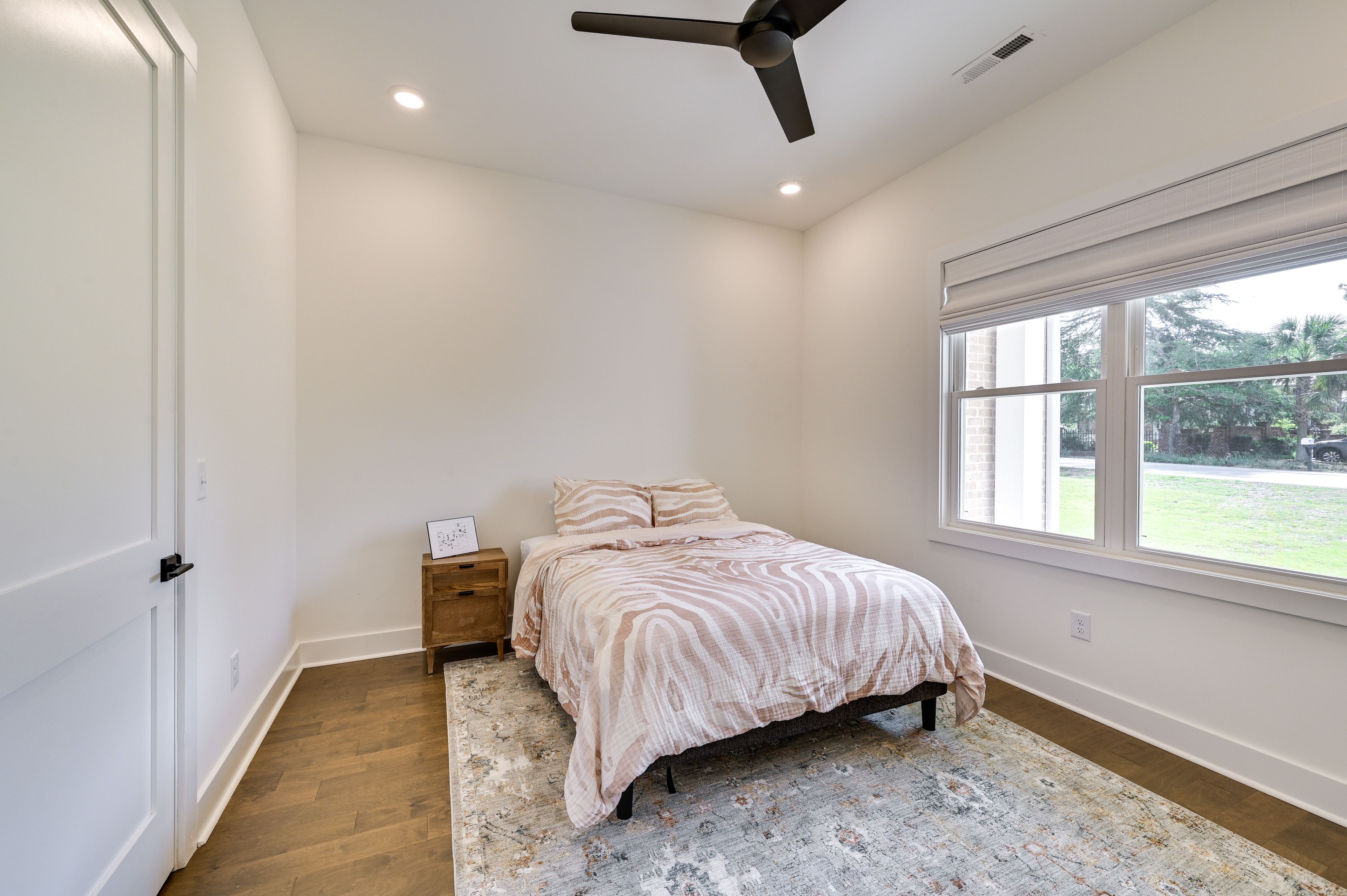 Bedroom 3 | Queen Bed