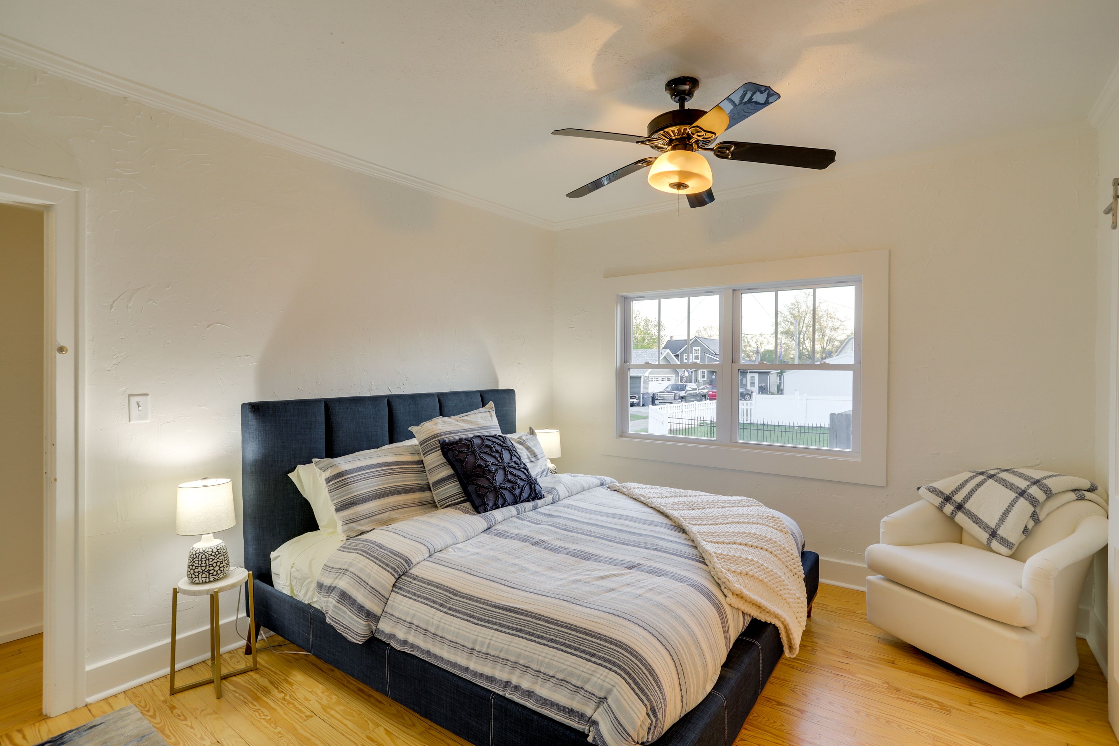 Bedroom 2 | King Bed | Washer/Dryer