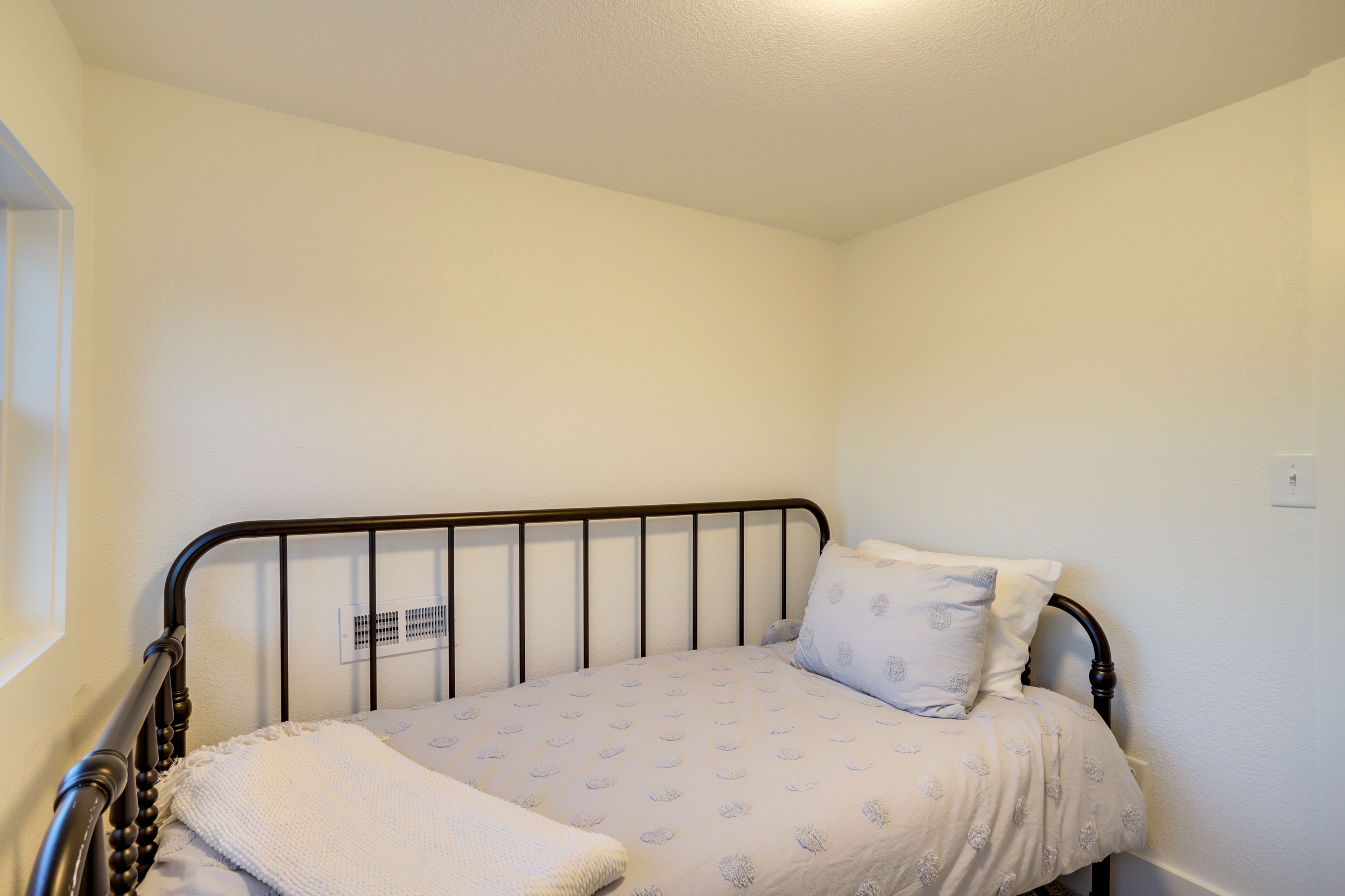 Bedroom 4 | Twin Daybed
