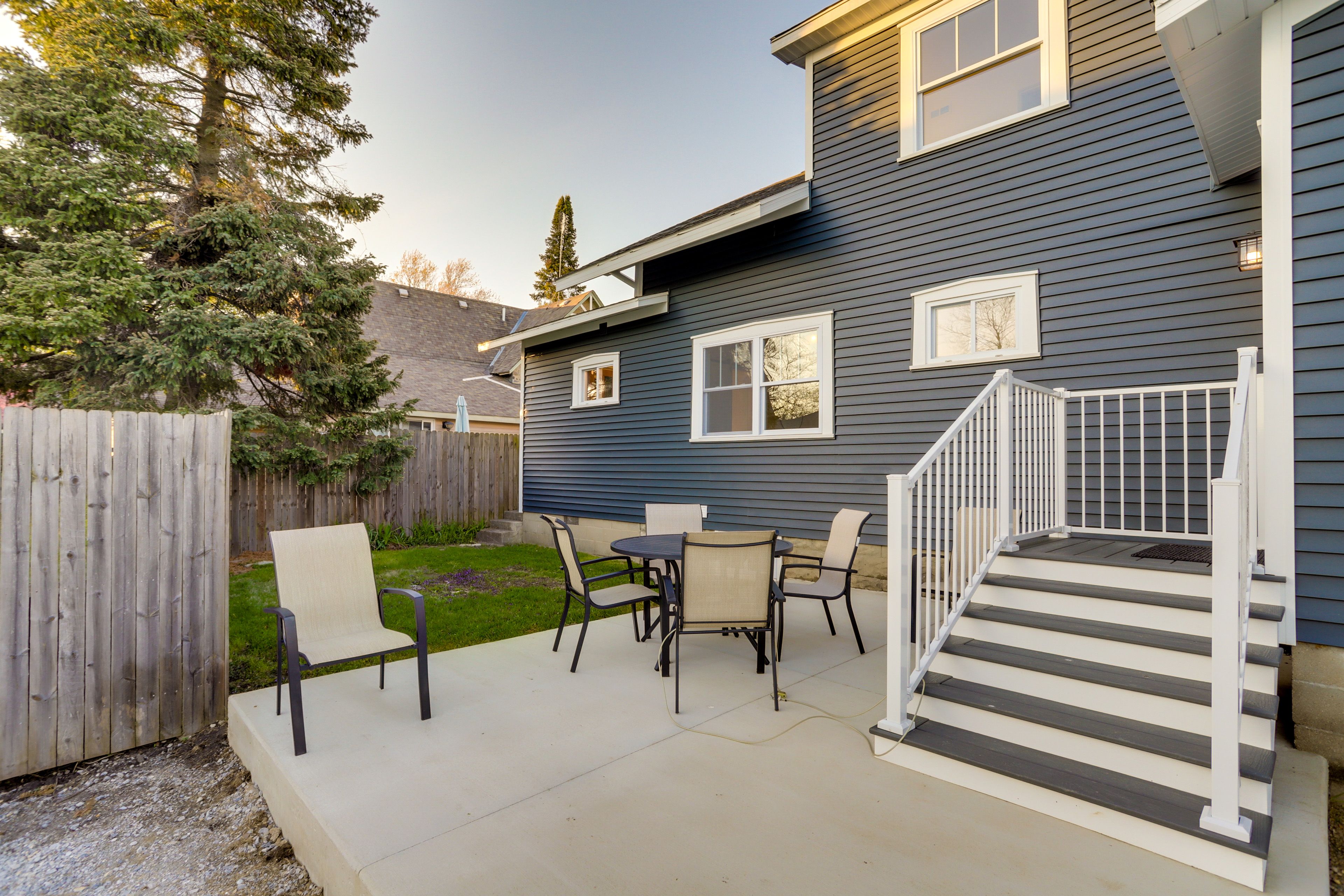 Patio | Outdoor Dining Area | Gas Grill