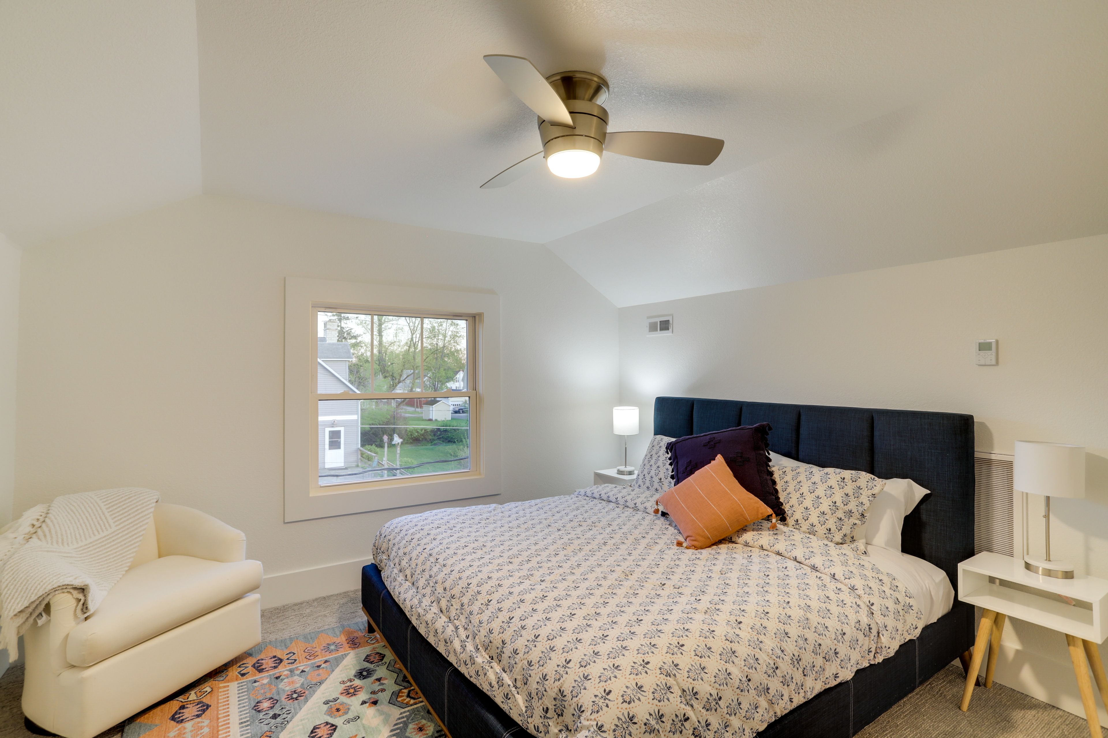 Bedroom 1 | King Bed