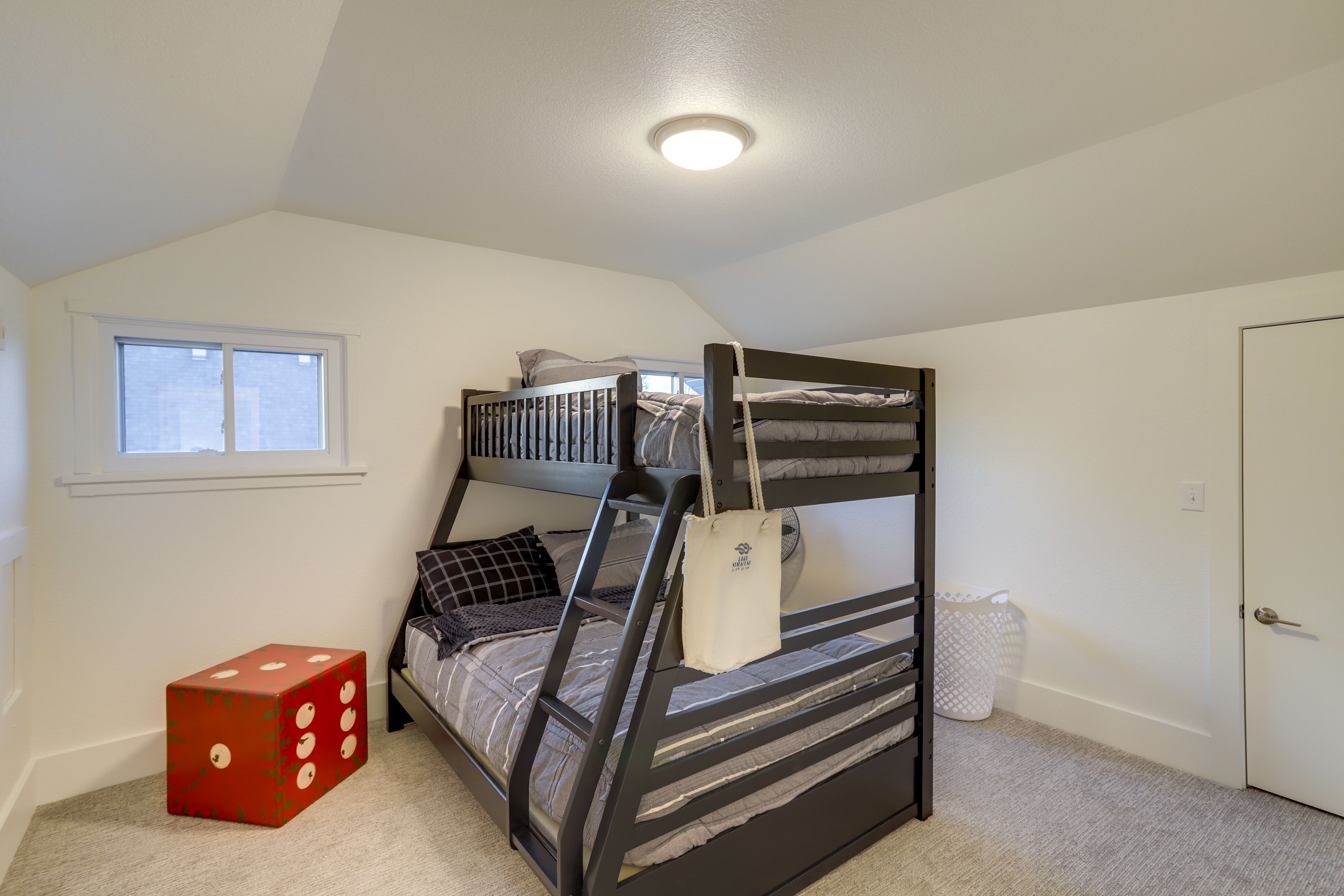 Bedroom 3 | Twin/Full Bunk Bed
