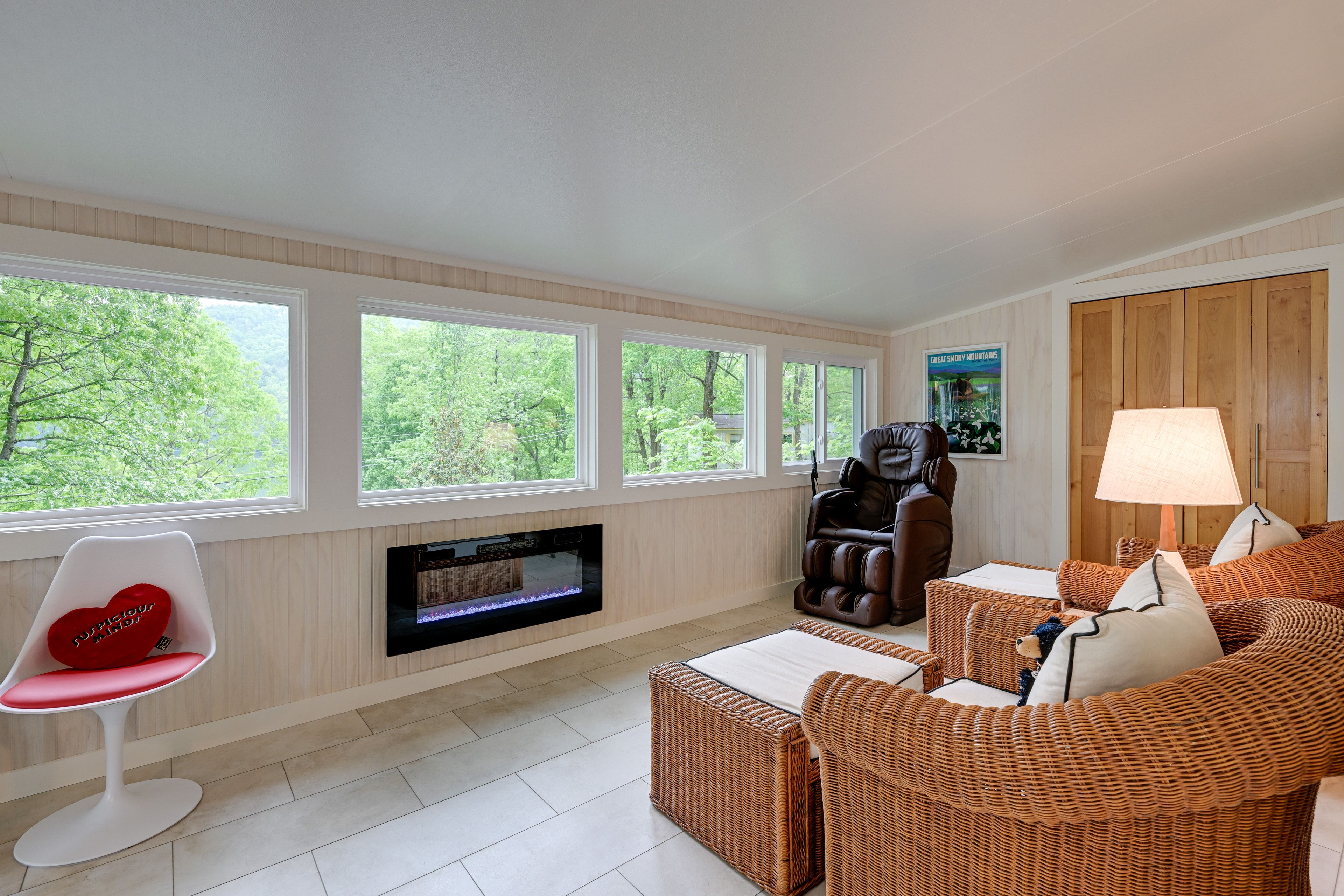 Sunroom | Electric Fireplace | Massage Chair