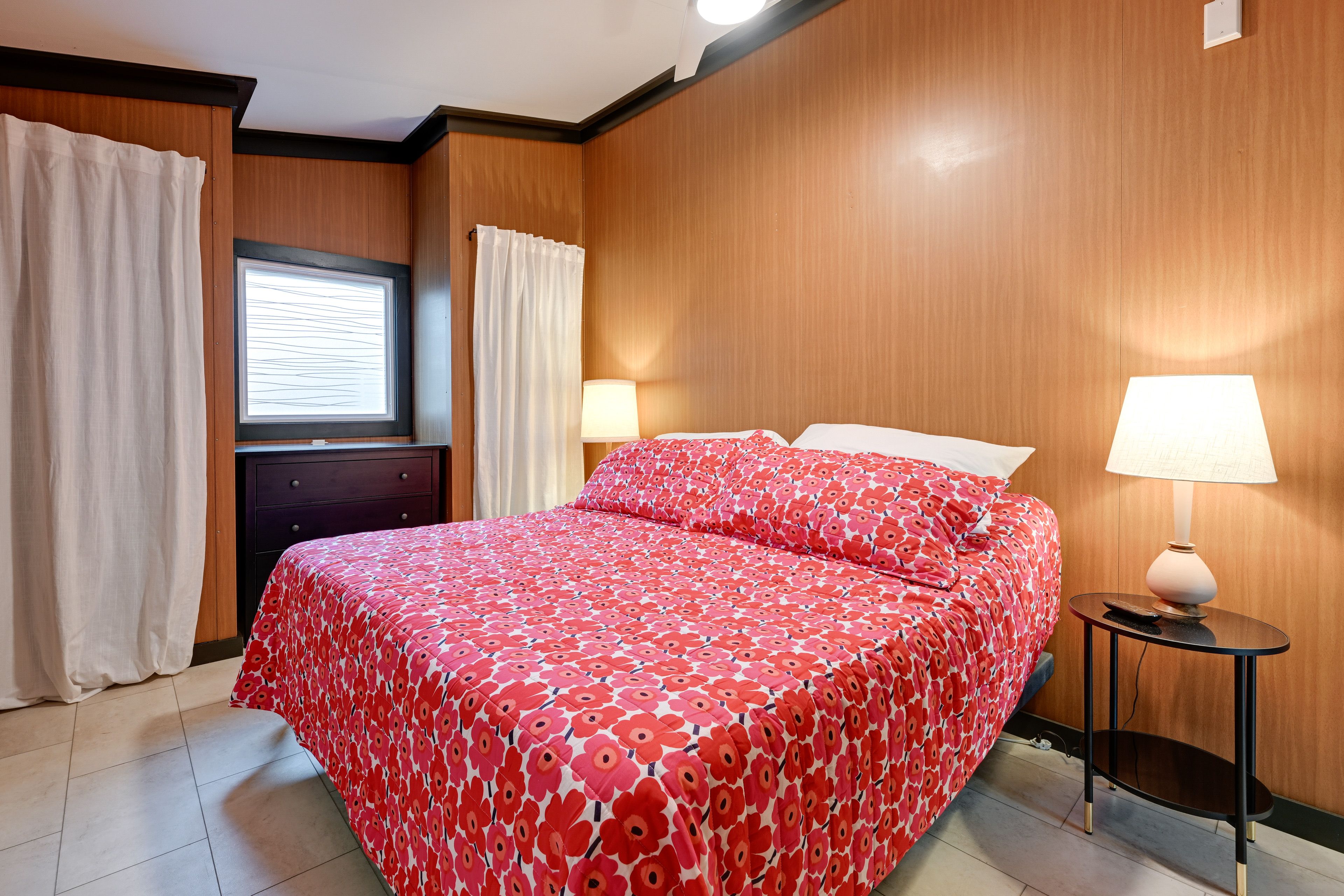 Bedroom 1 | King Bed