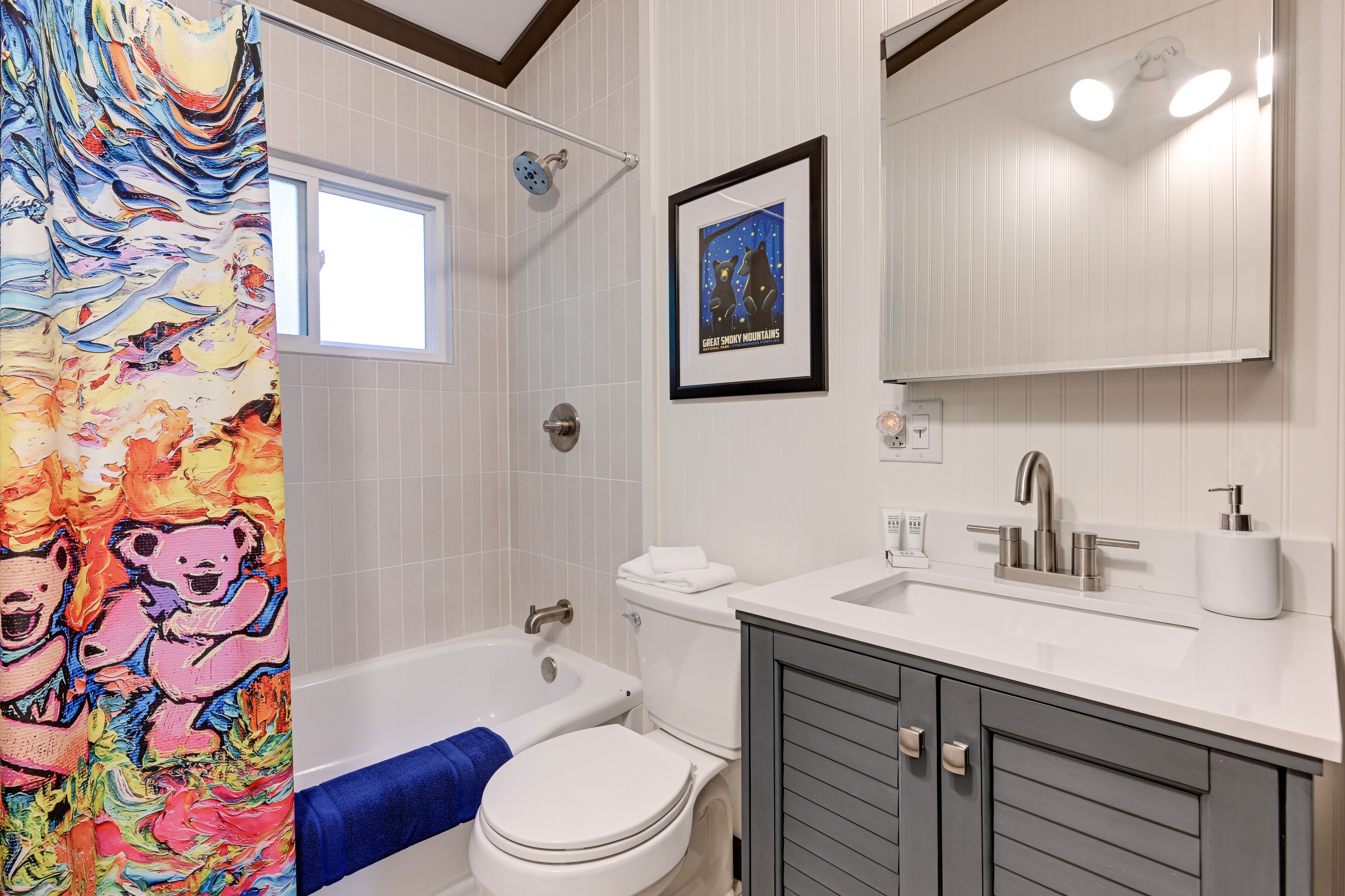 Full Bathroom | Complimentary Toiletries