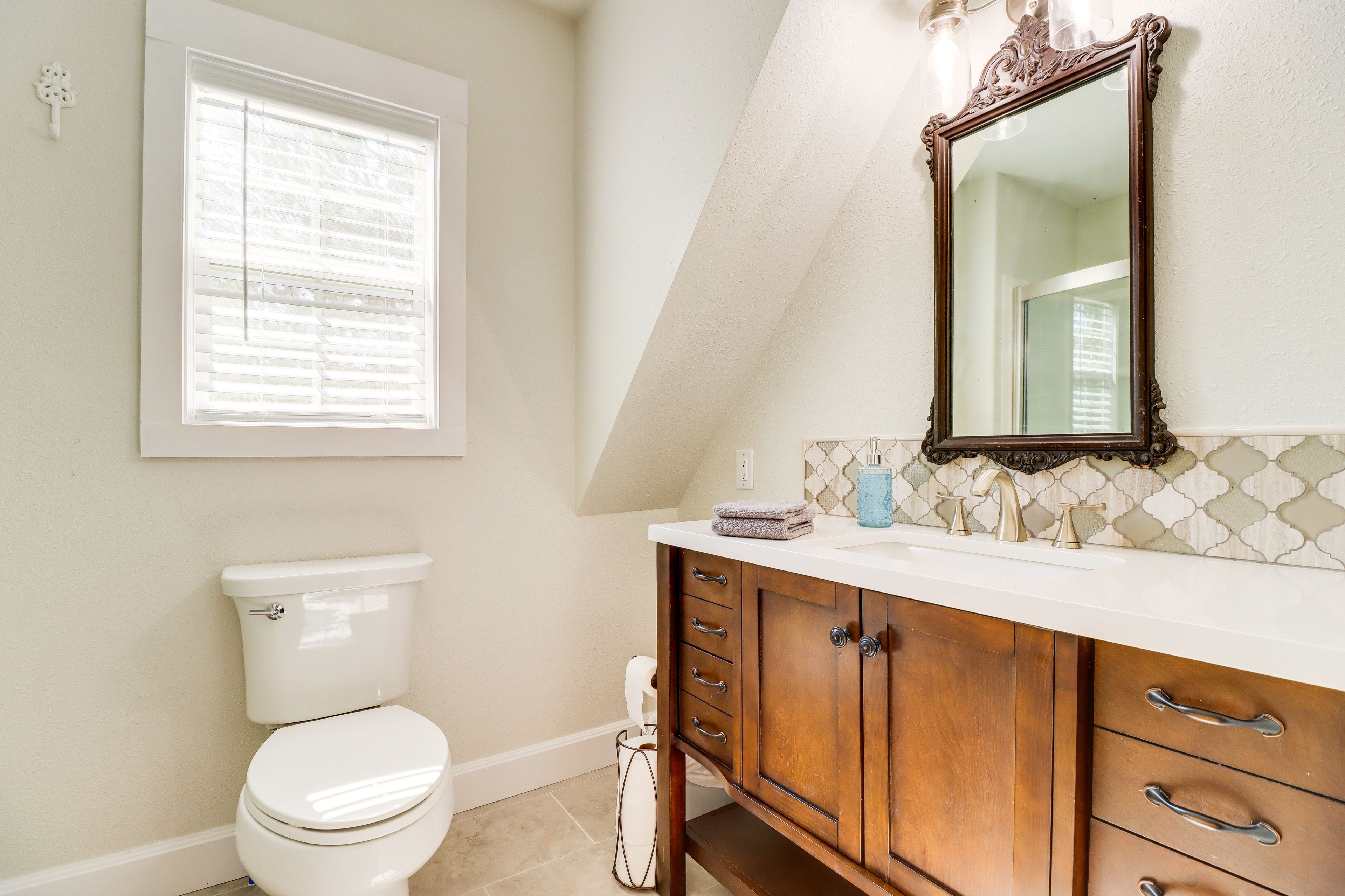 En-Suite Bathroom | Towels Provided | Complimentary Toiletries