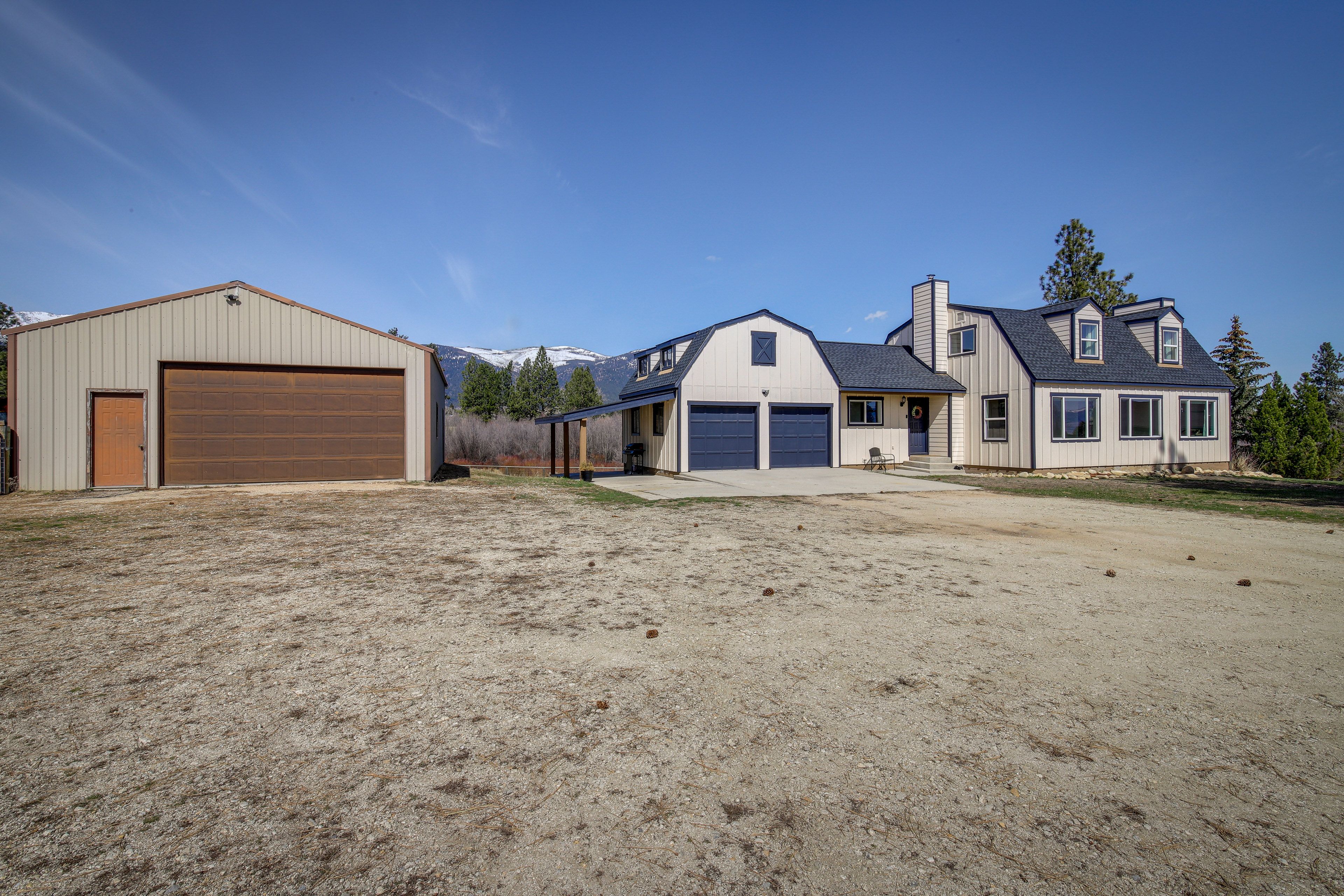 Victor Vacation Rental | 3BR | 3BA | 3,200 Sq Ft | Stairs Required