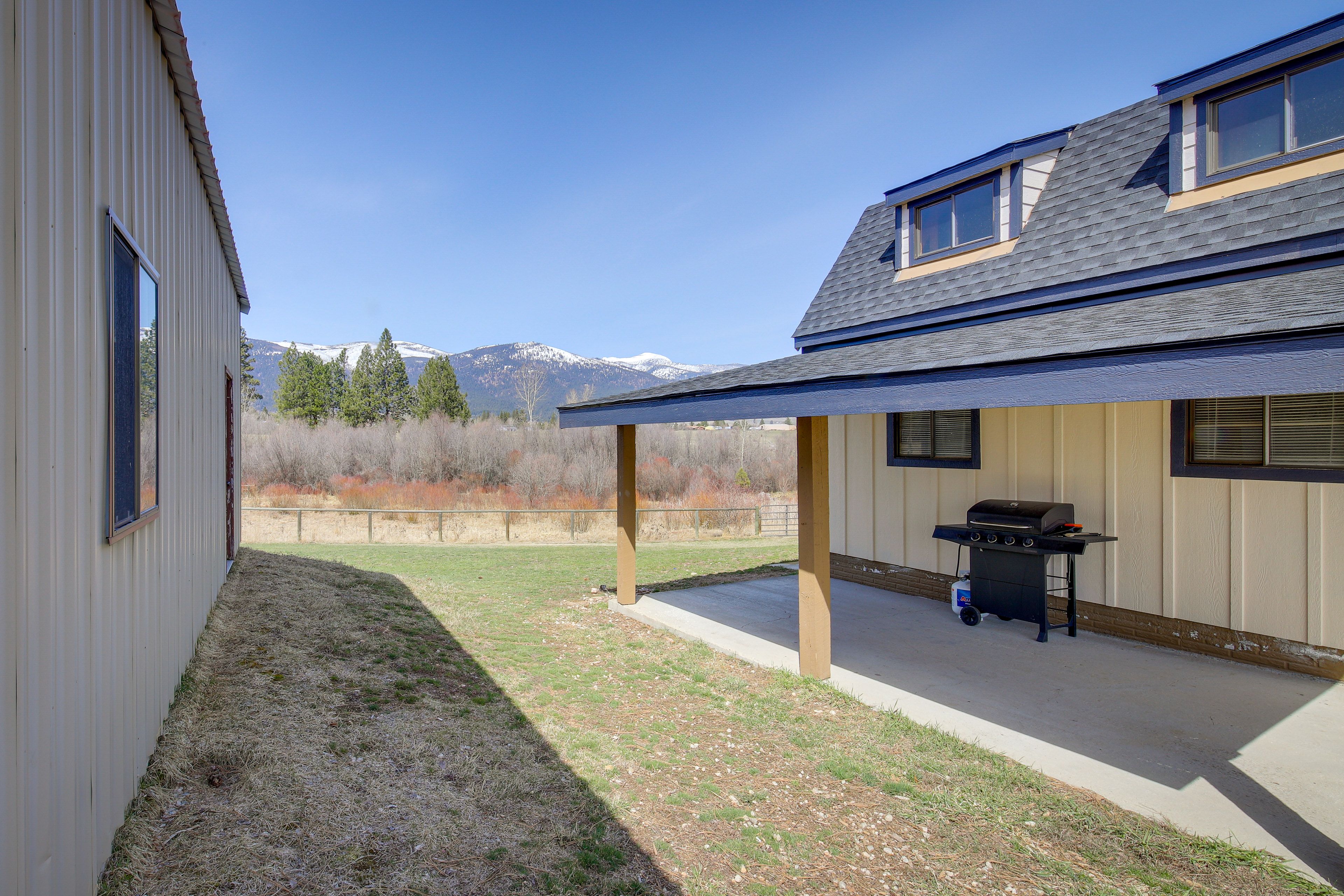 Covered Patio | Gas Grill | Spacious Yard | Mountain Views