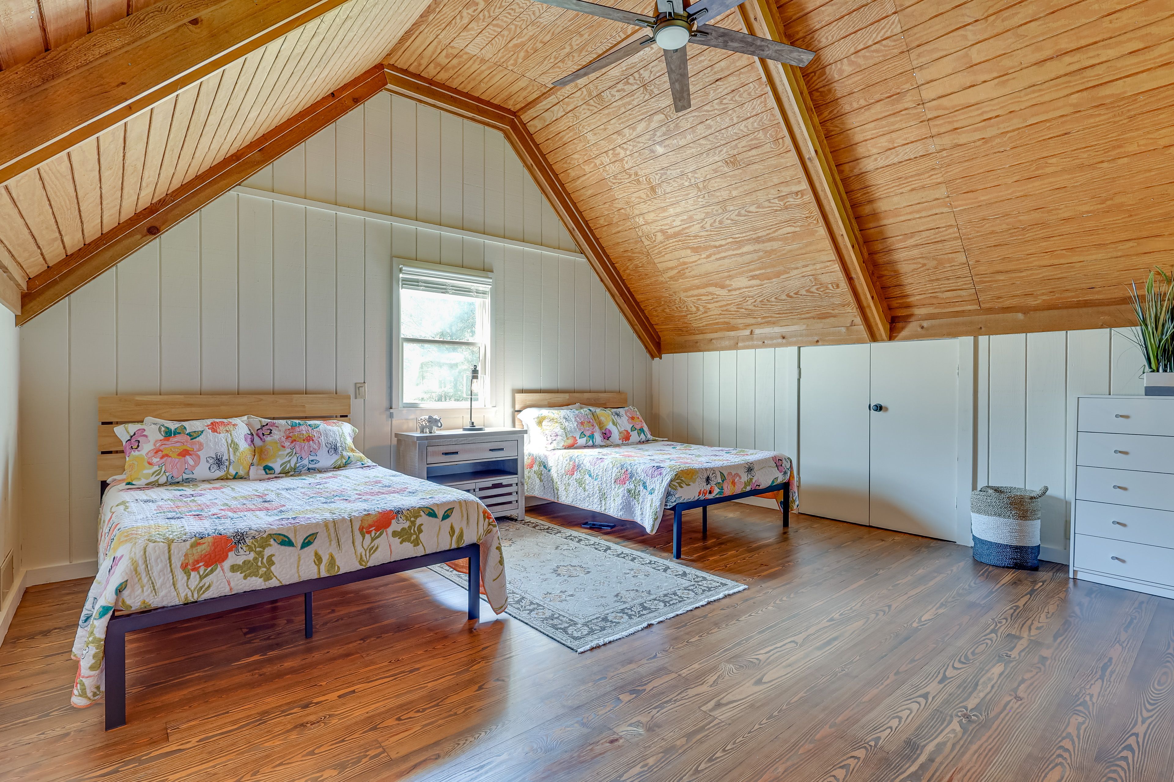 Loft | 2 Full Beds
