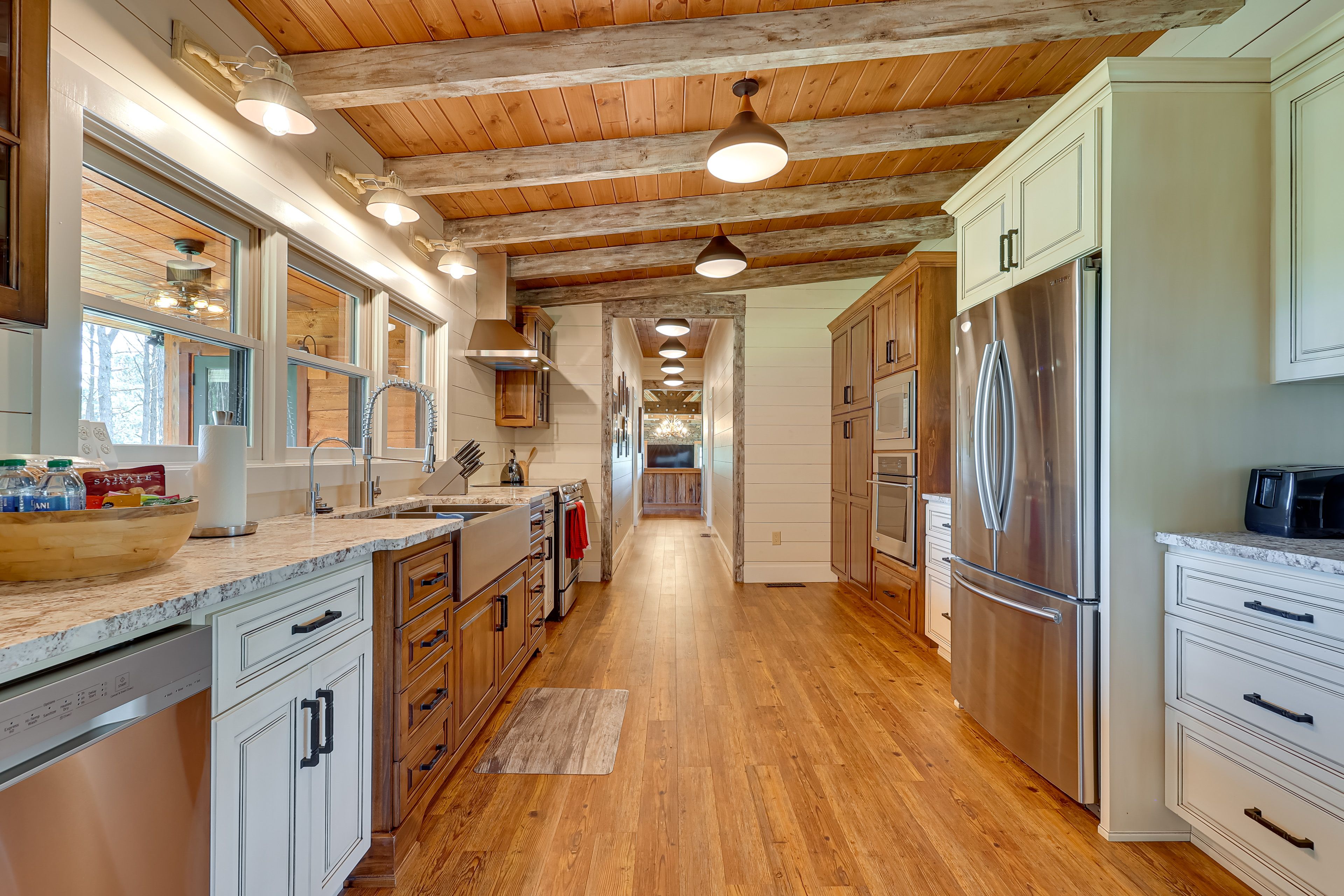 Kitchen | Stainless Steel Appliances w/ Dishwasher | Free WiFi