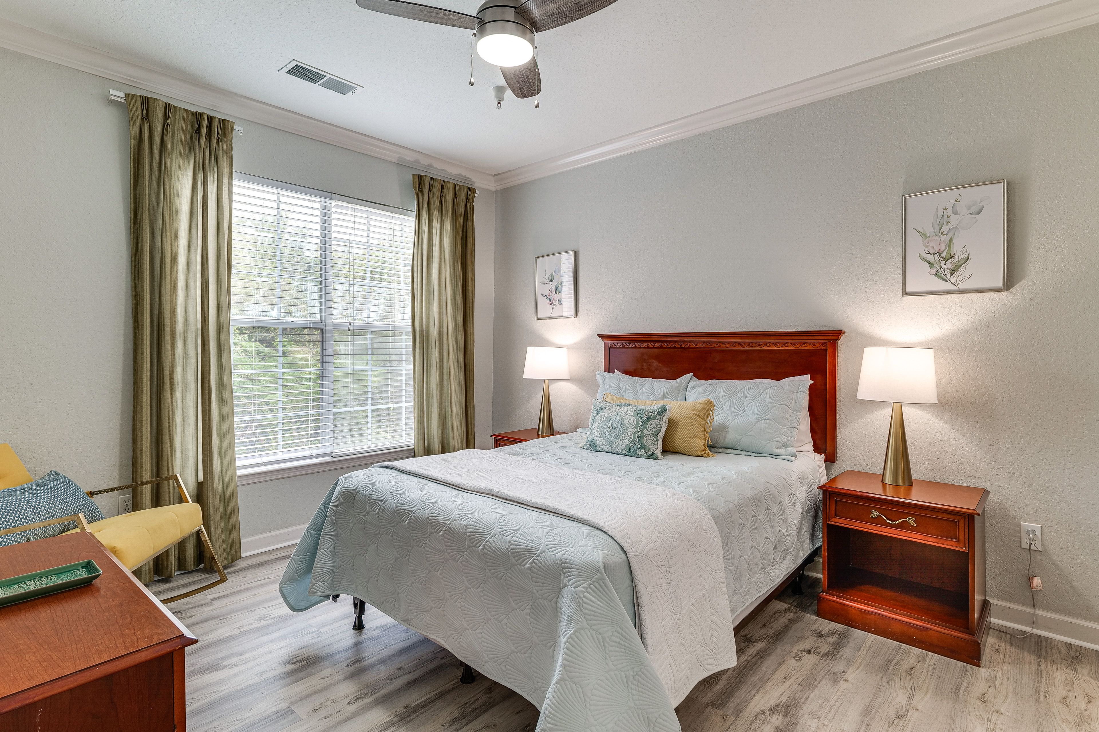 Bedroom 2 | Queen Bed | Smart TV