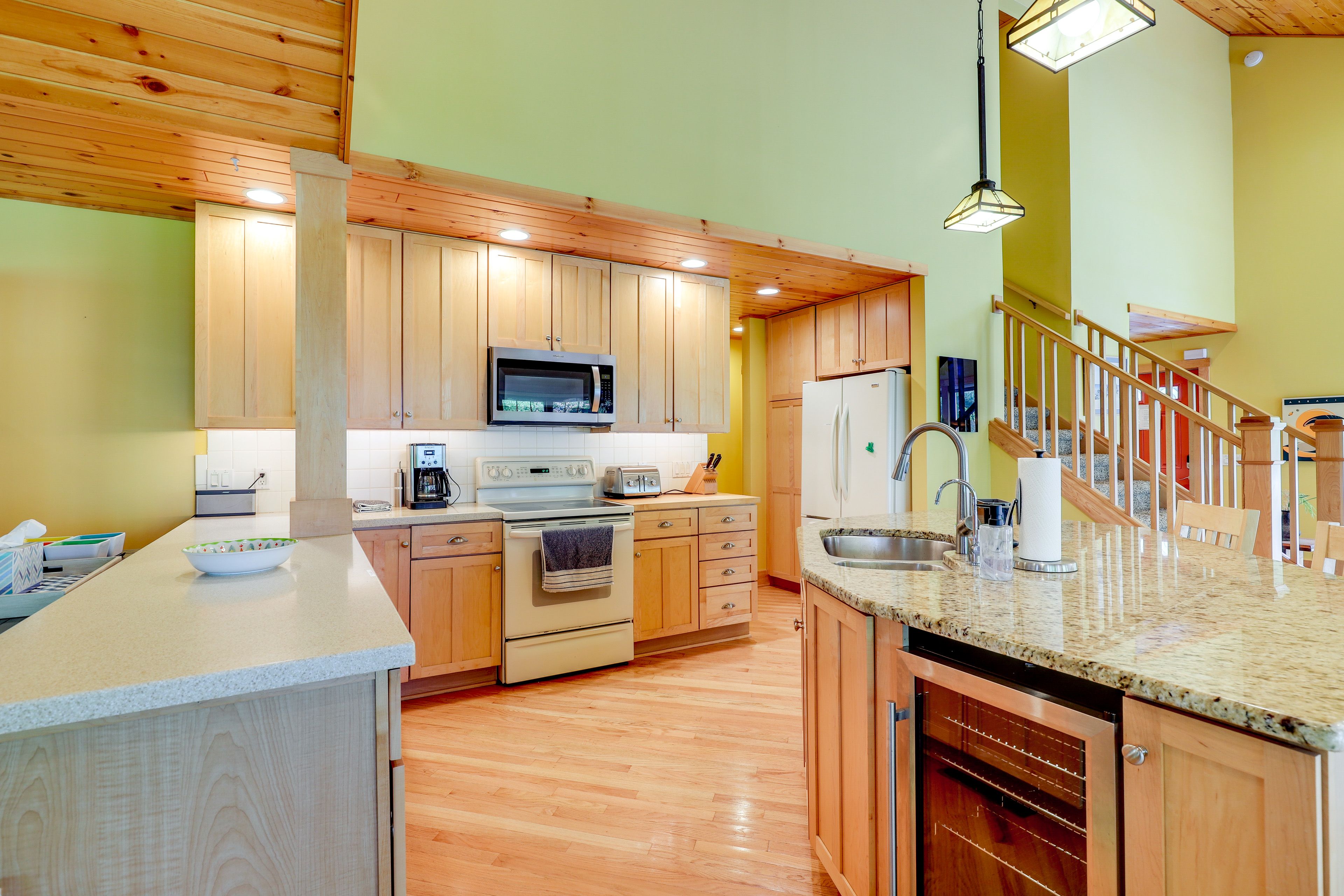 Kitchen | Cooking Basics | Coffee Maker | Paper Towels/Trash Bags Provided