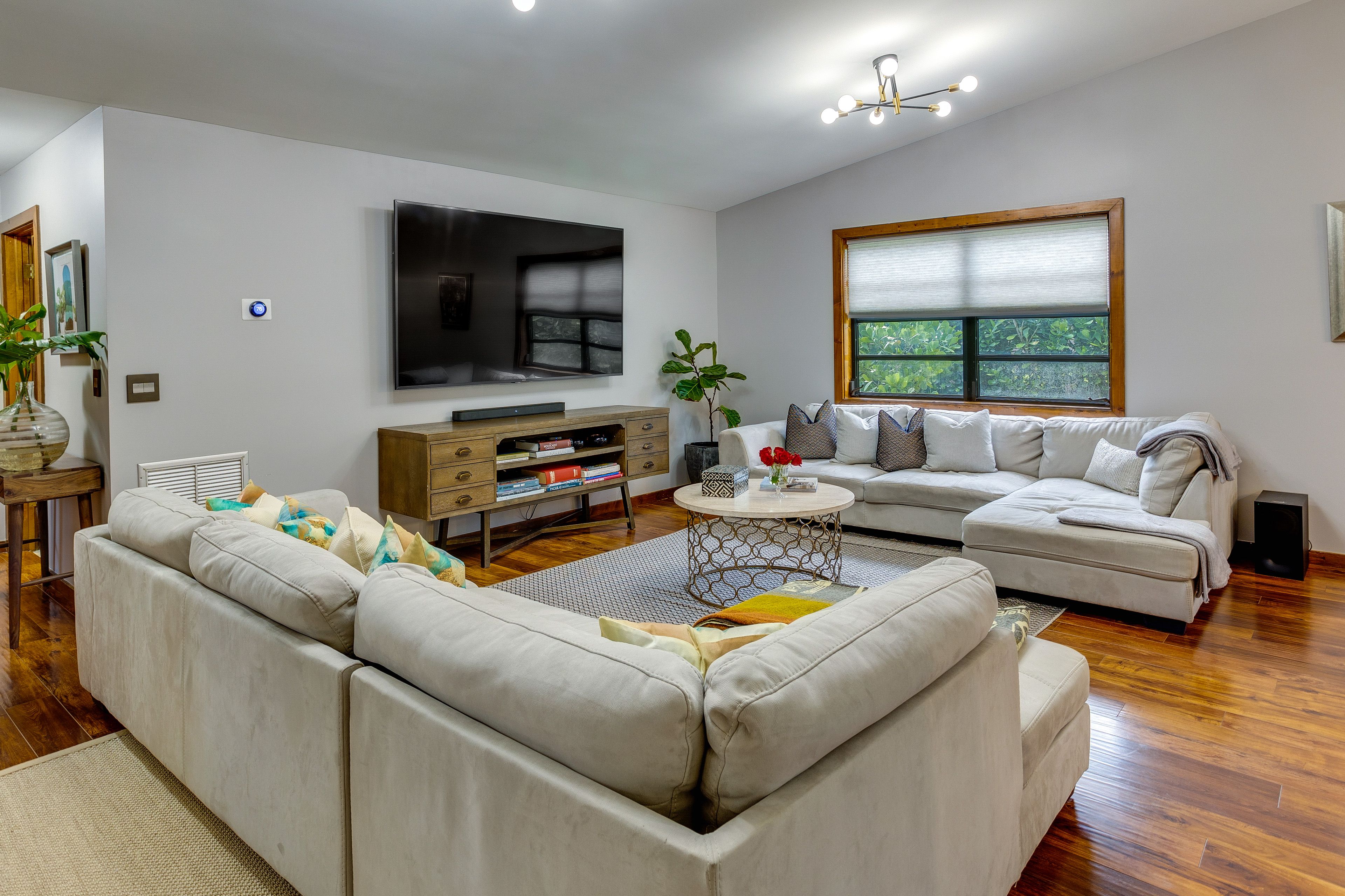 Living Area | Smart TV w/ Cable | Board Games