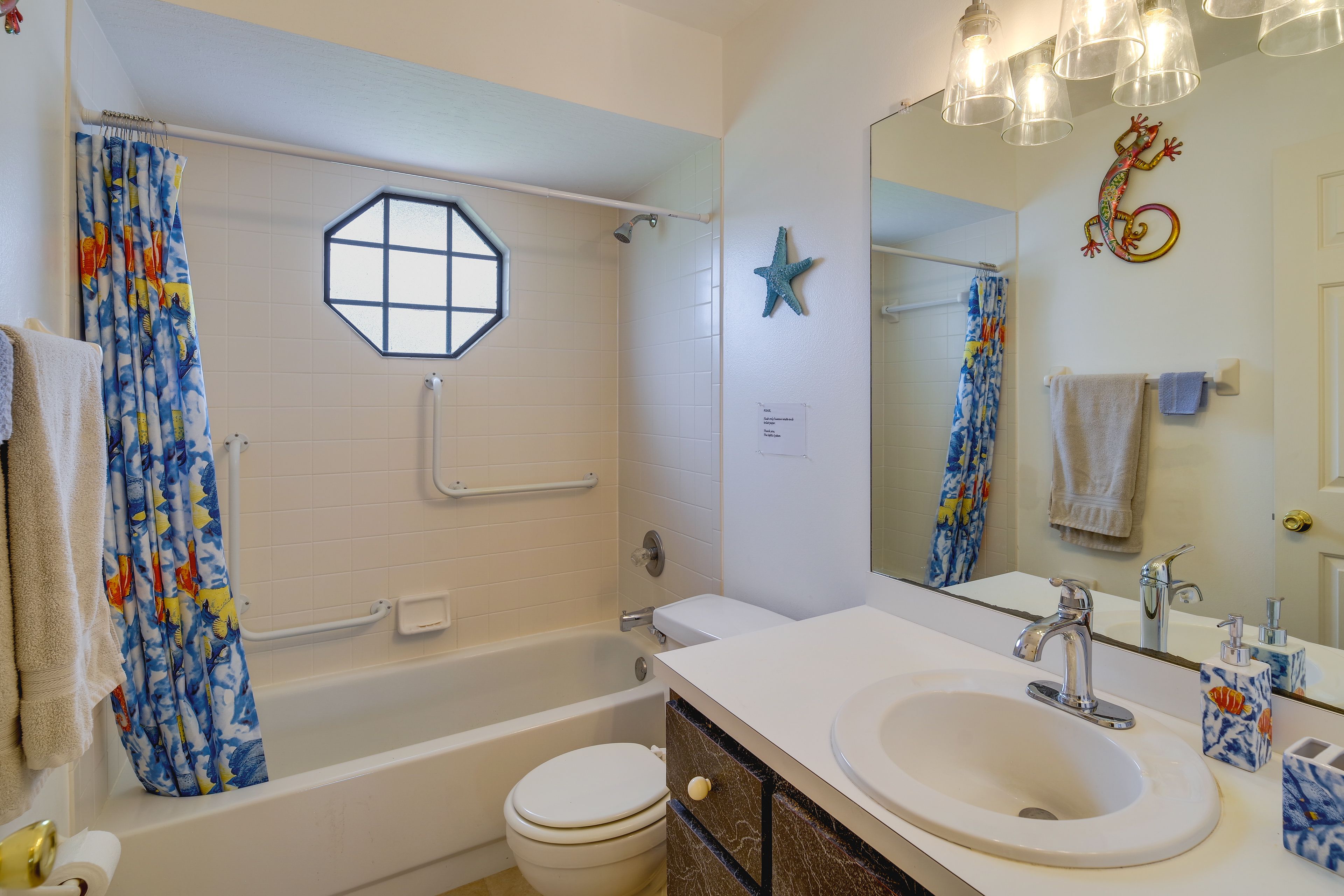 Full Bathroom | Complimentary Toiletries | Hair Dryer