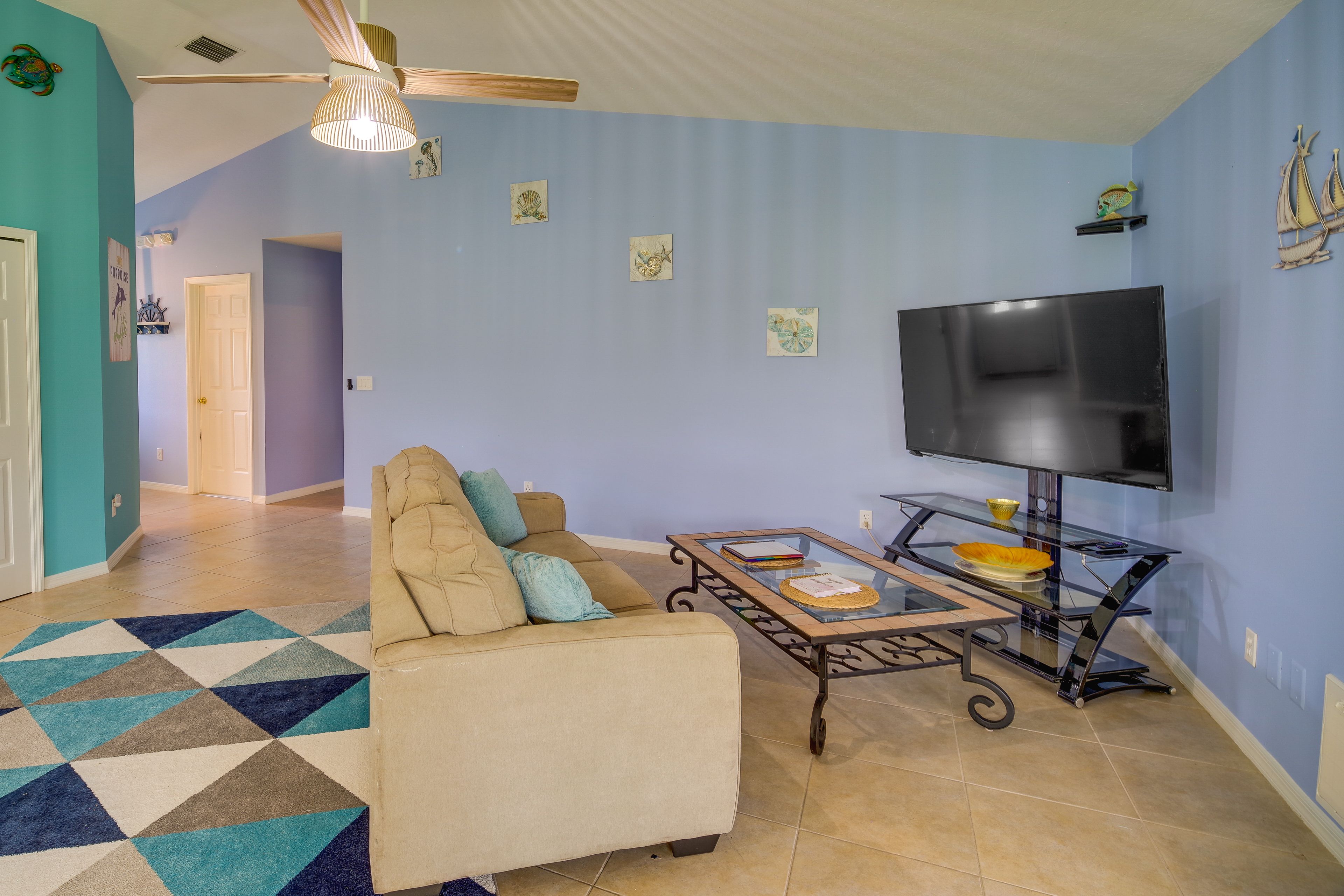 Living Room | Full Sleeper Sofa | Free WiFi | Central Heat & A/C