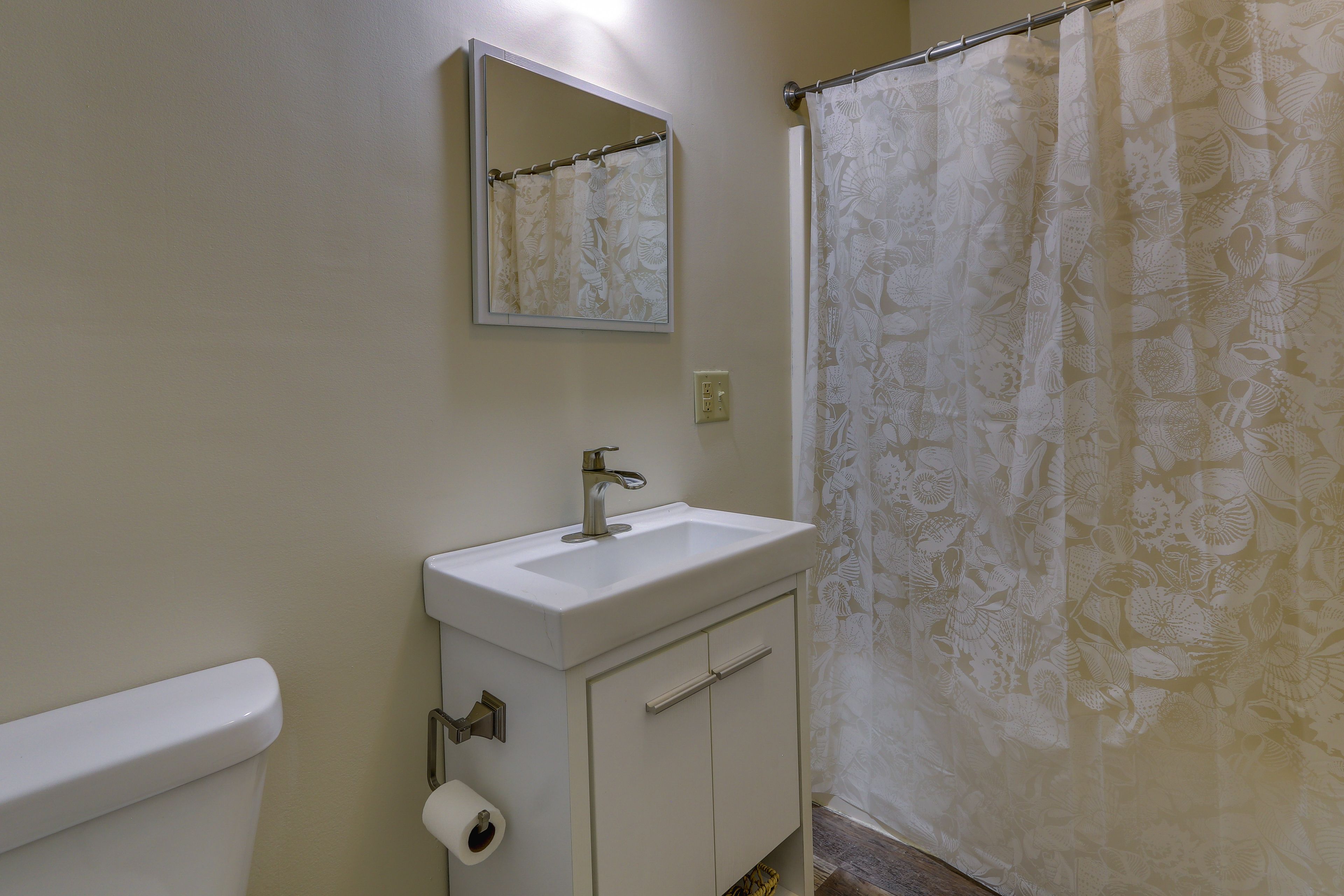 Full Bathroom | Complimentary Toiletries