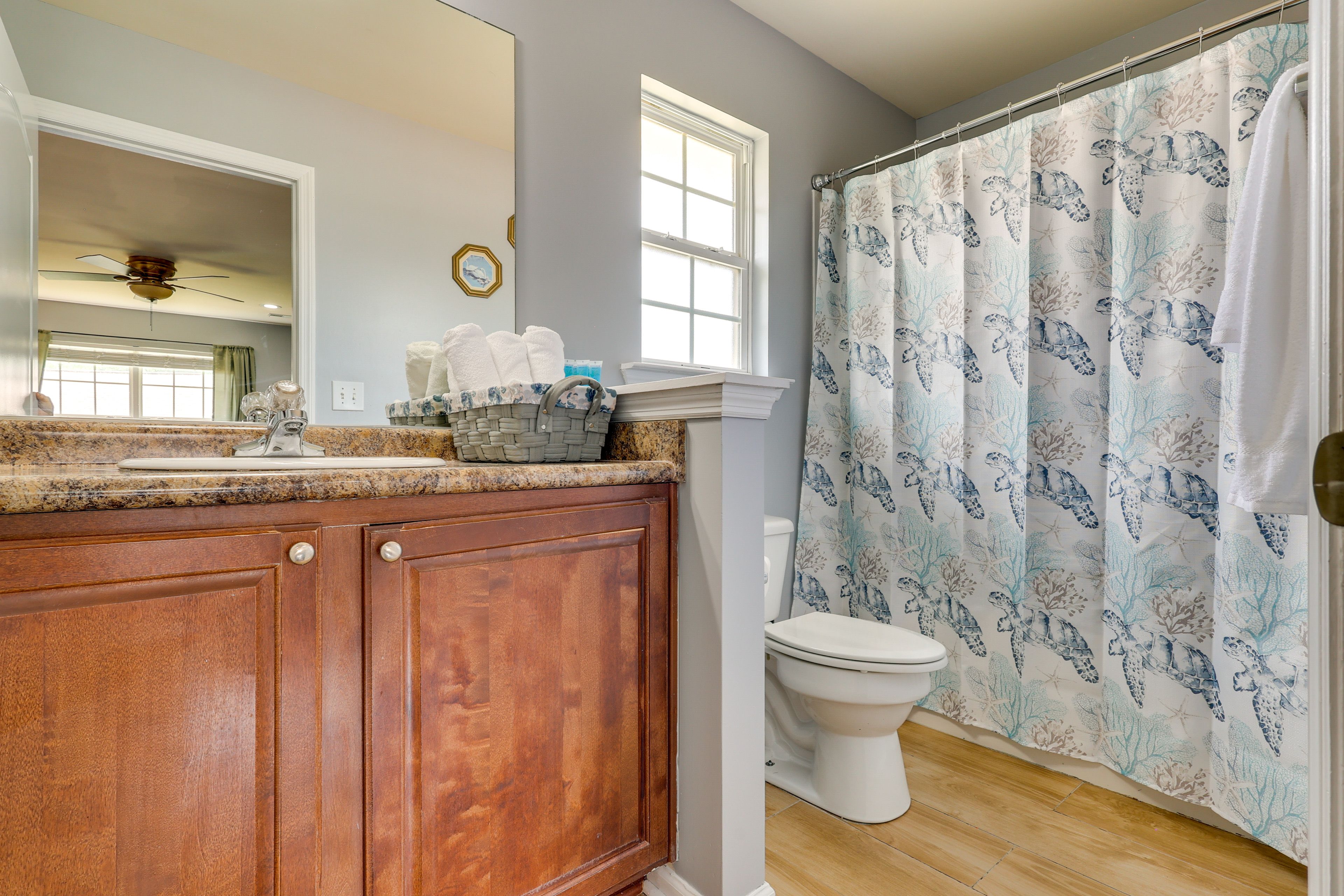 Full Bathroom | 2nd Floor