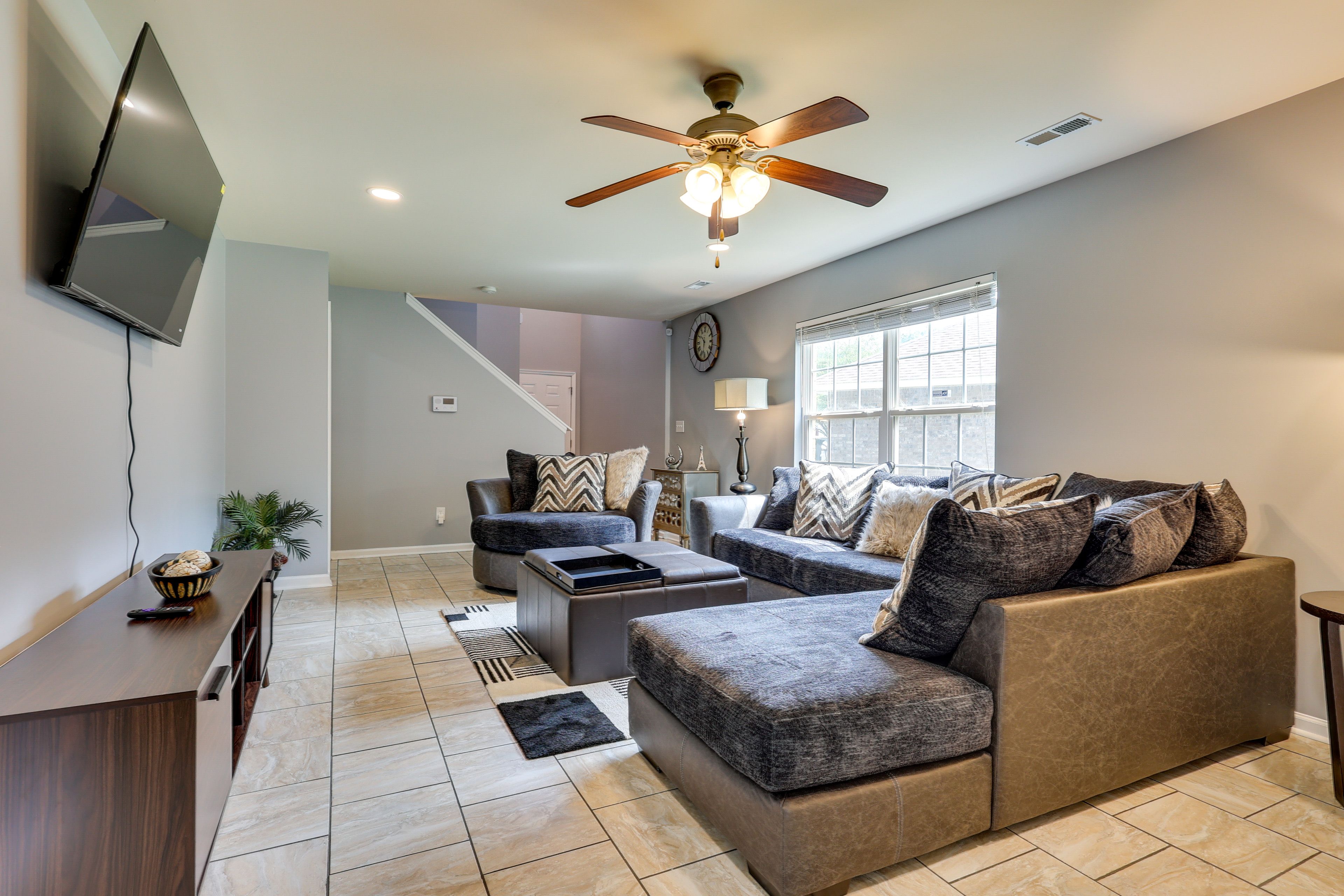 Living Room | 1st Floor | Smart TV | Free WiFi