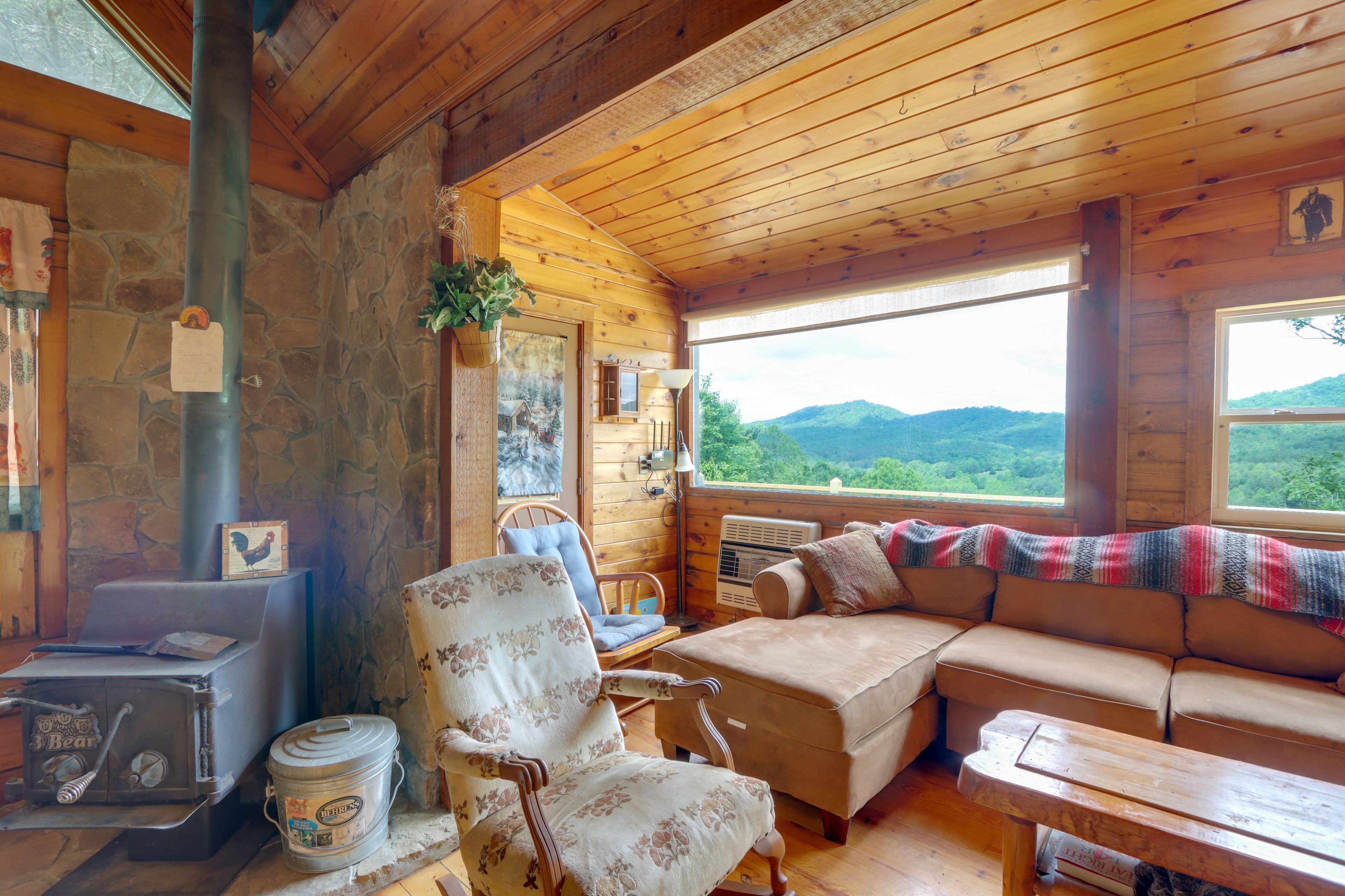 Living Room | Smart TV | Fireplace