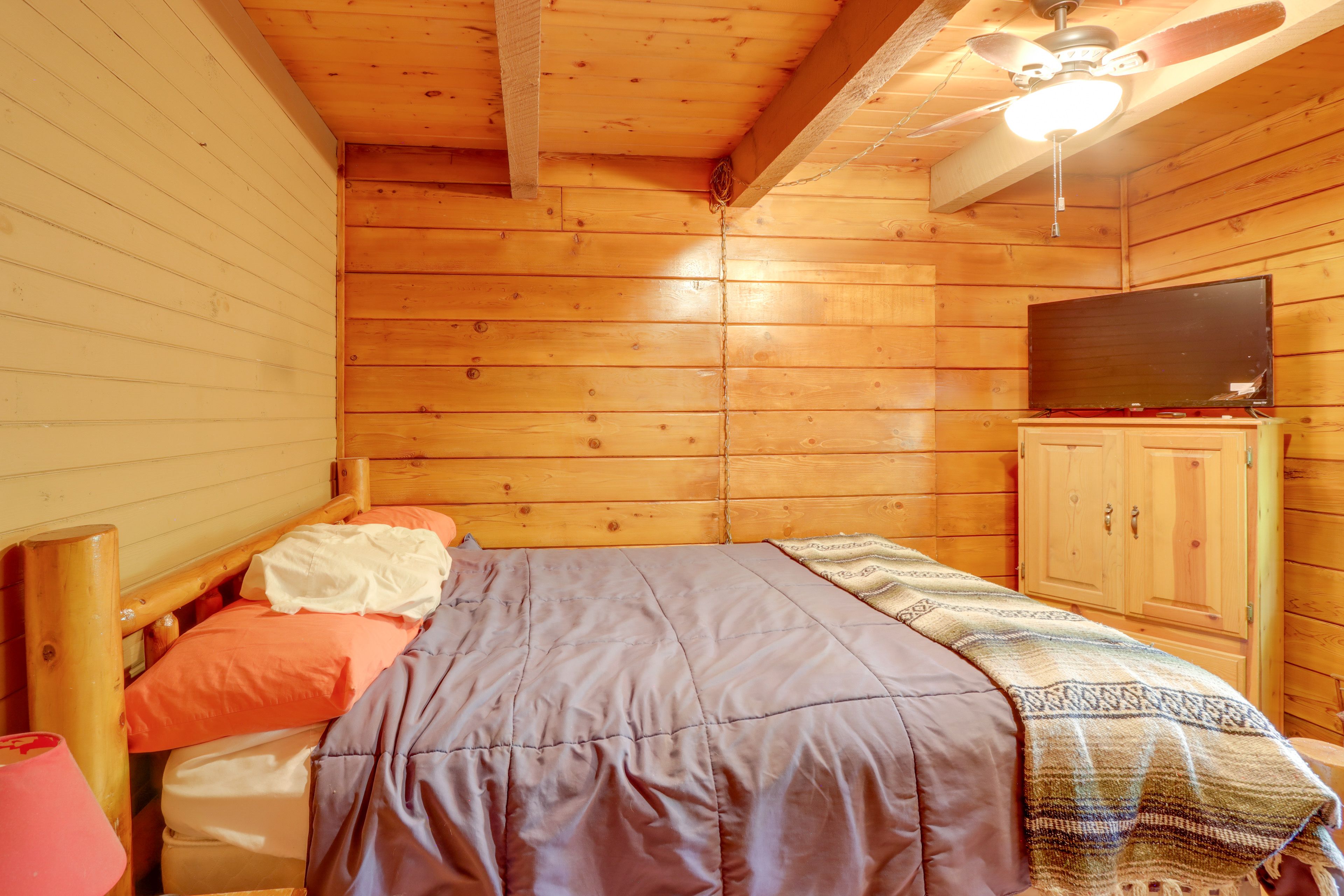 Bedroom 1 | 1st Floor | Queen Bed | Linens Provided