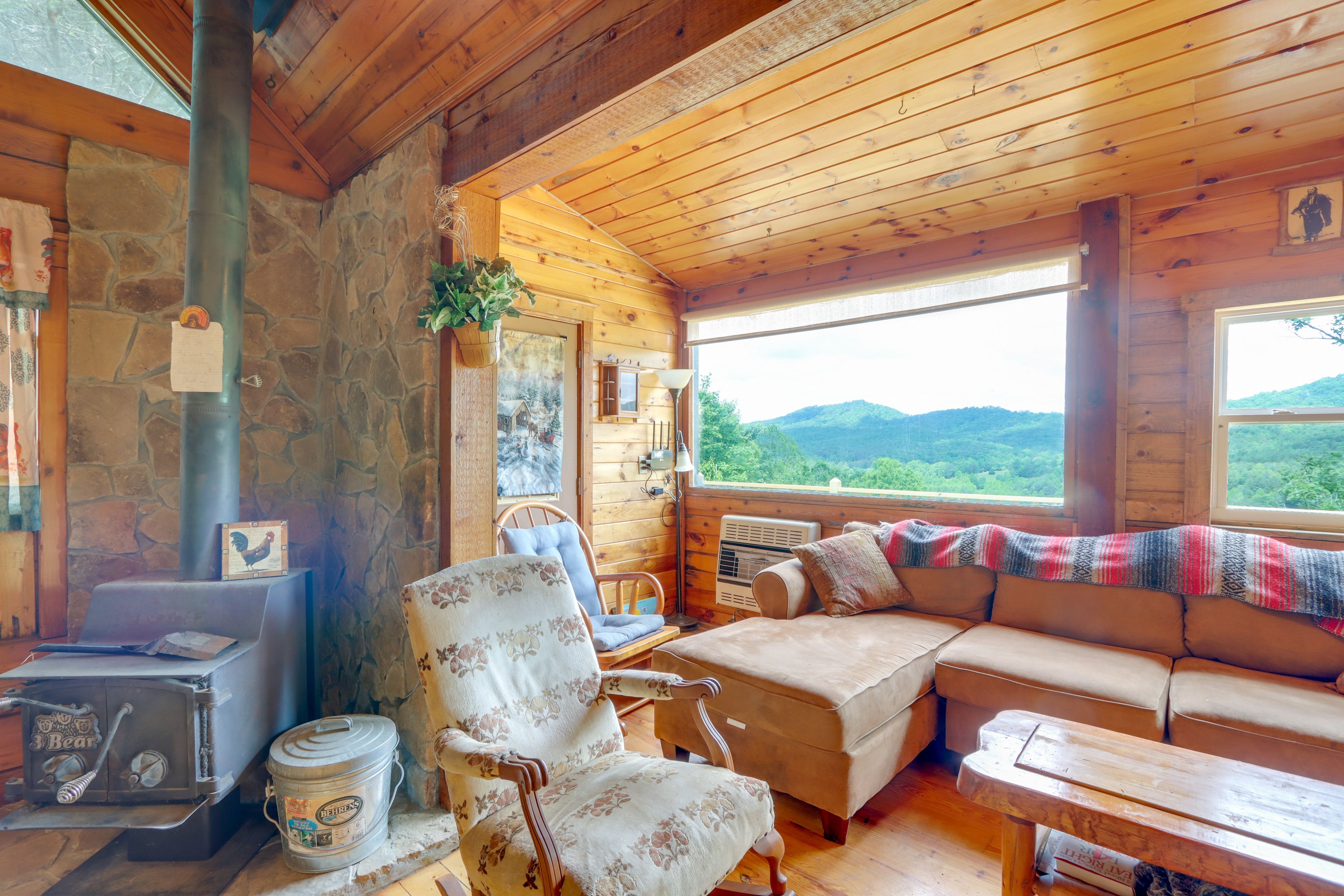 Living Room | Smart TV | Fireplace