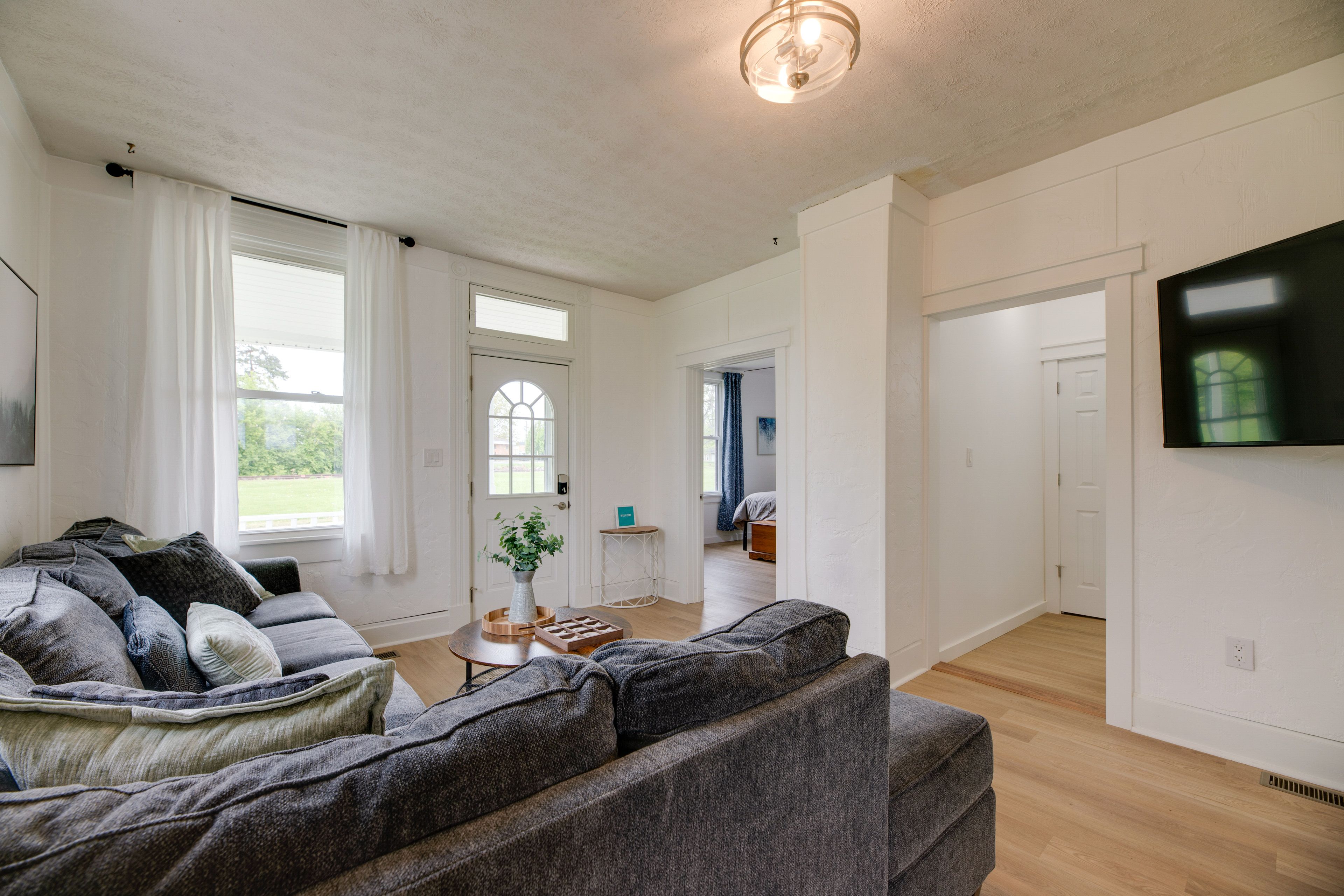 Living Room | Smart TV | Board Games | Free WiFi | Central Heat & A/C