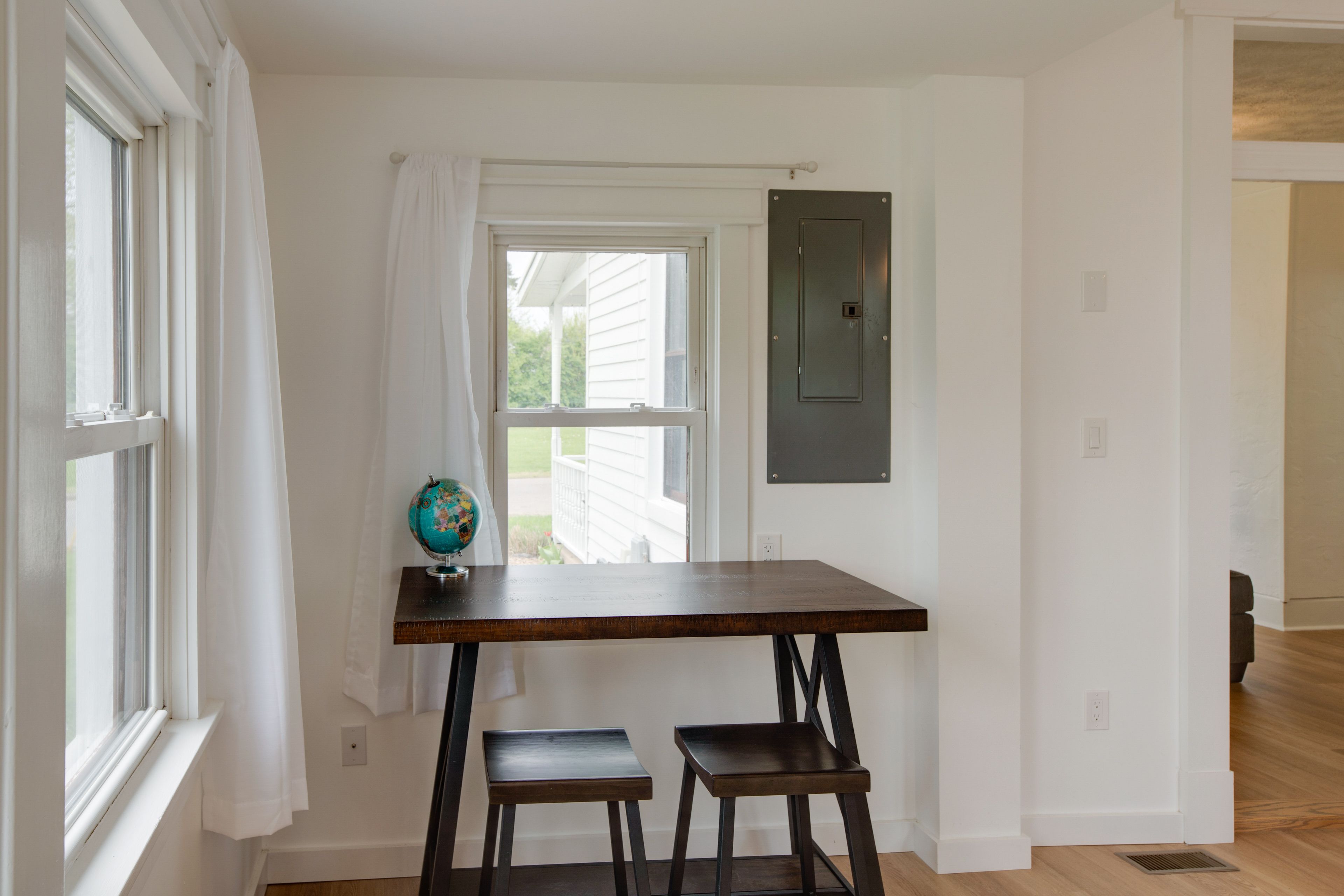 Dining Room | Dishware Provided