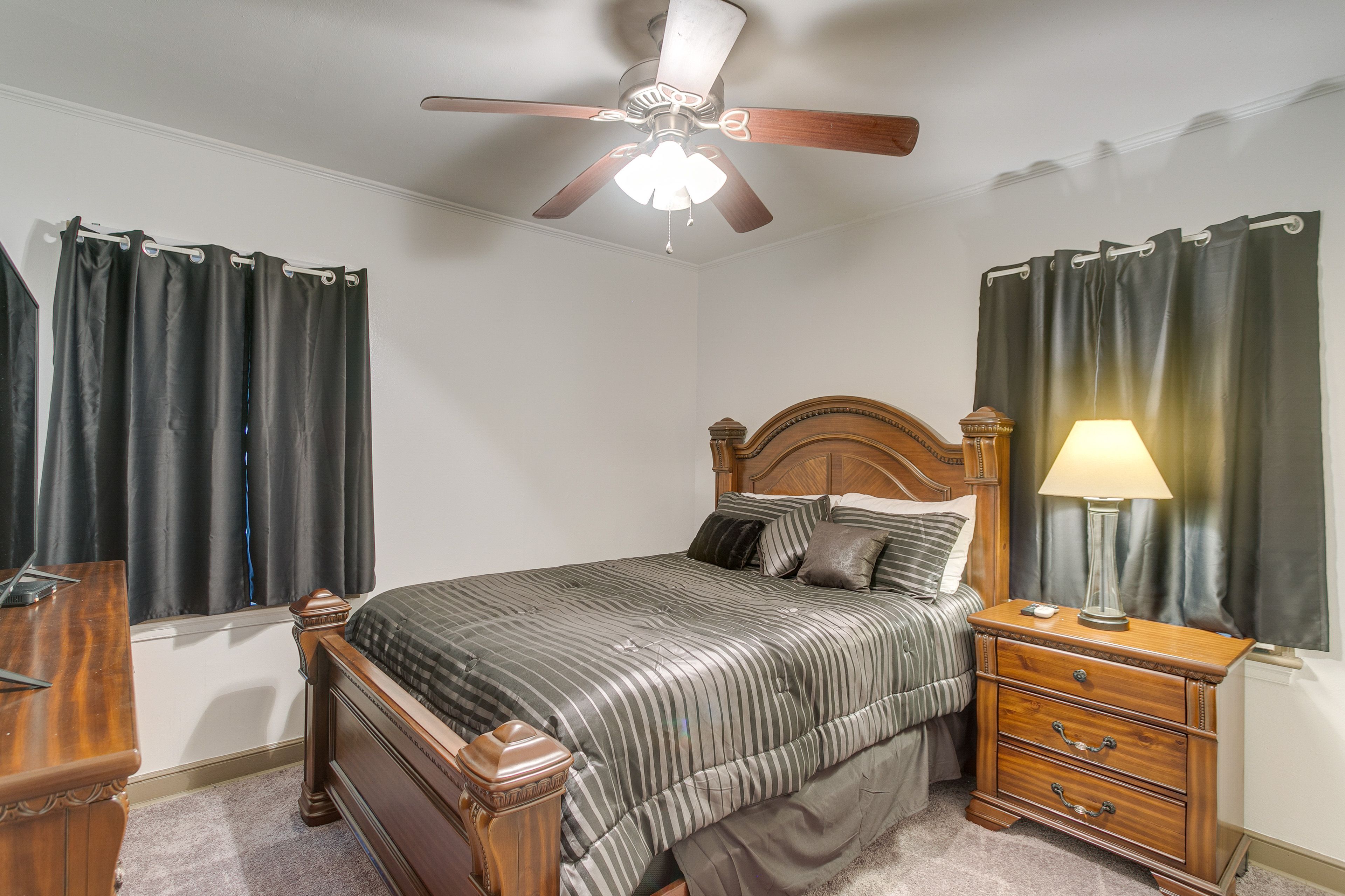 Bedroom 2 | Queen Bed | TV